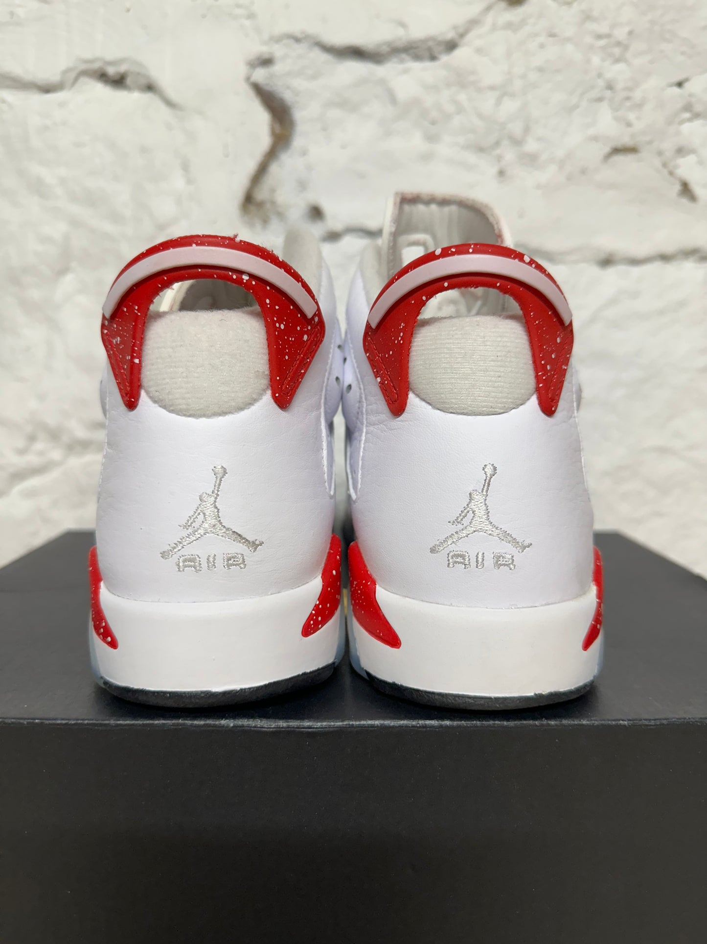 Air Jordan 6 Red Oreo Sz 6.5Y