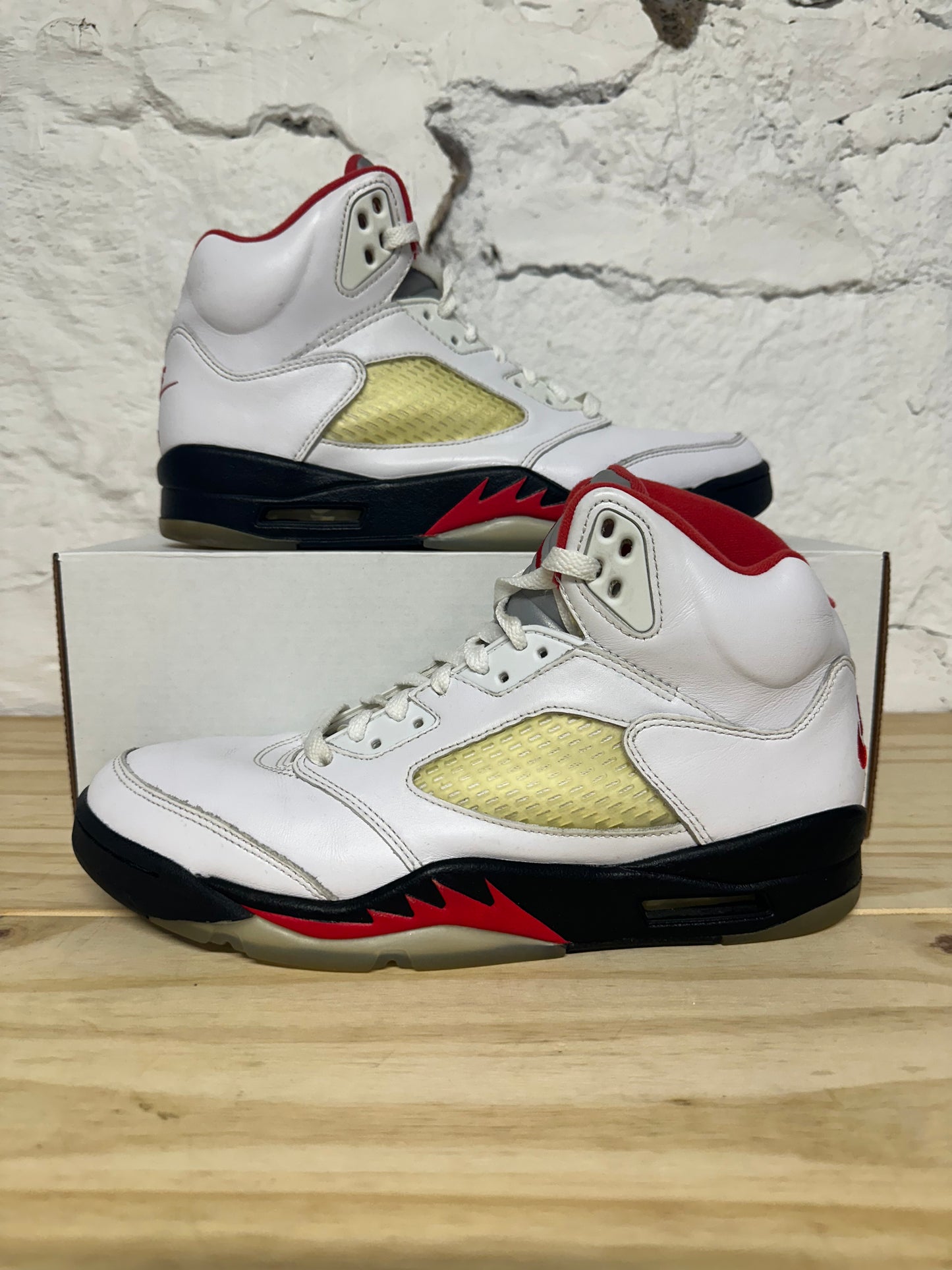 Air Jordan 5 Fire Red Silver Tongue Sz 9.5