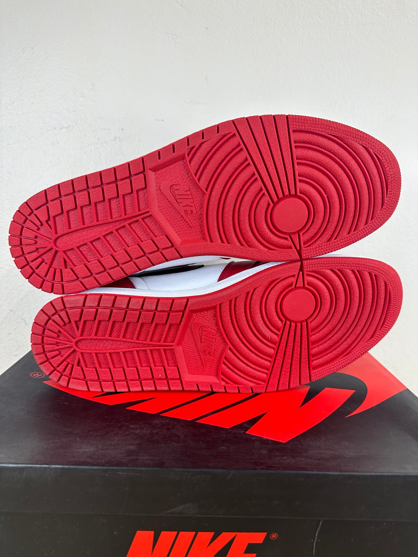 Air Jordan 1 High Homage to Home Sz 14 DS