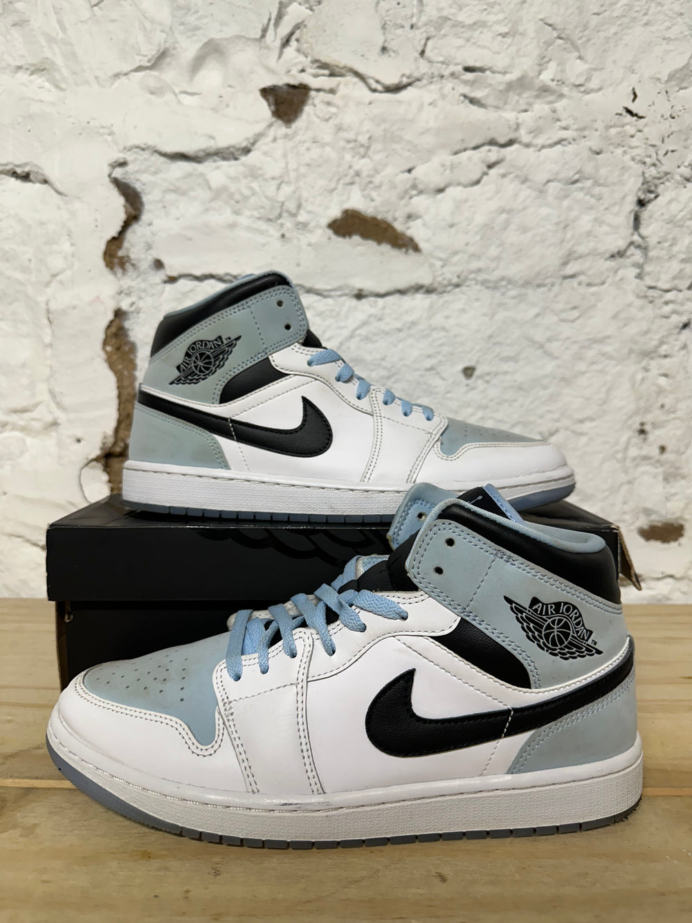 Air Jordan 1 Mid Ice Blue Sz 9