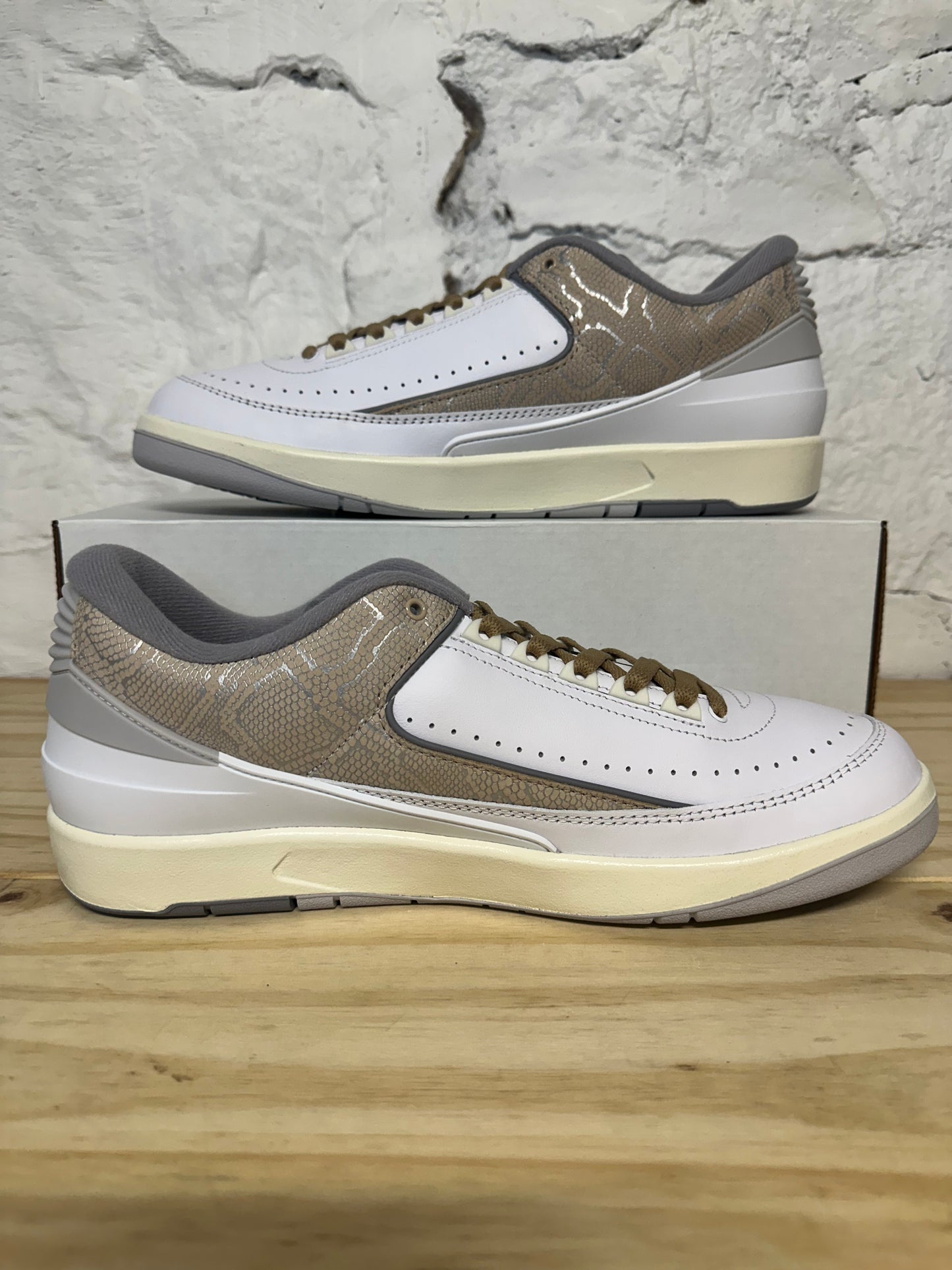Air Jordan 2 Low Snakeskin Sz 12 DS