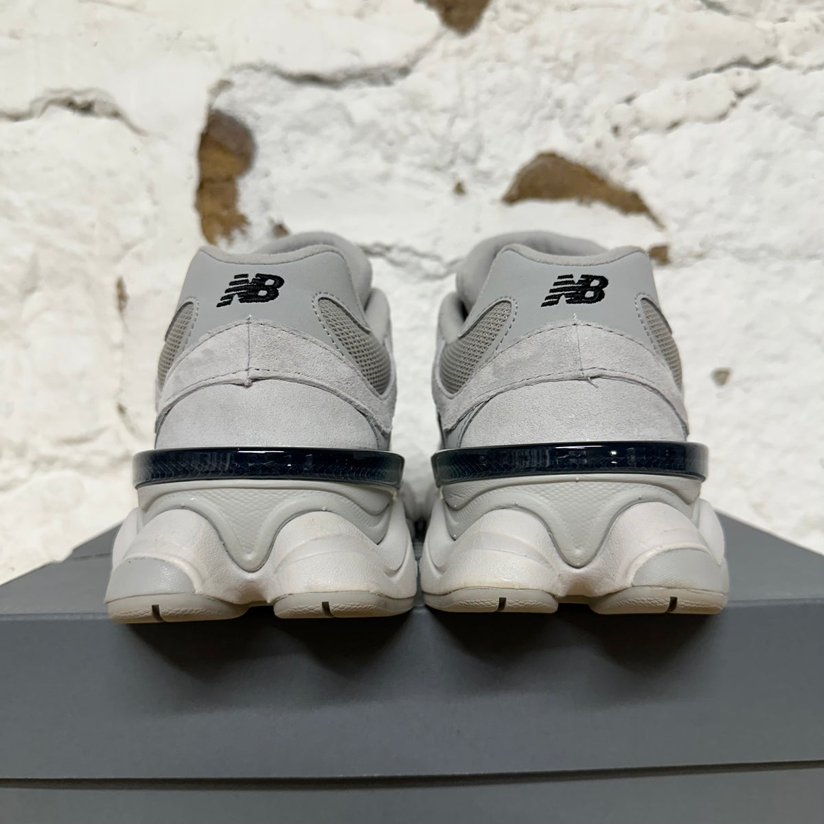 New Balance 9060 Silver Metallic Grey Sz 8.5