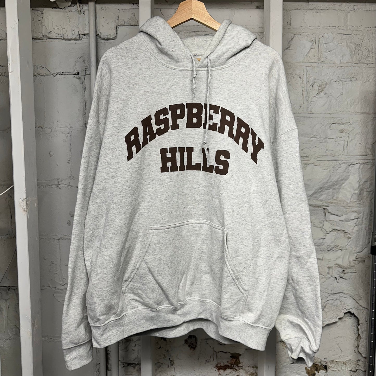 Raspberry Hills Brown Script Grey Hoodie Sz L
