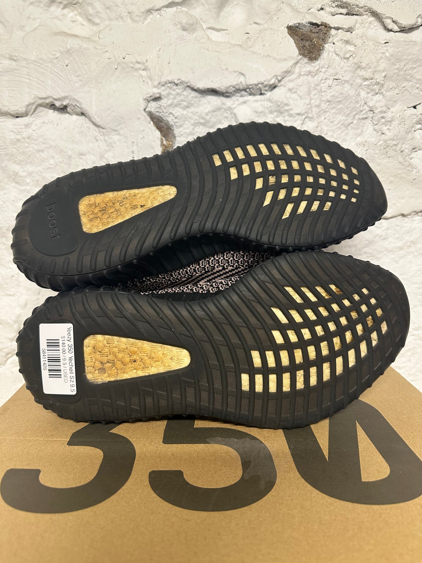 Yeezy 350 V2 Yecheil Sz 9.5