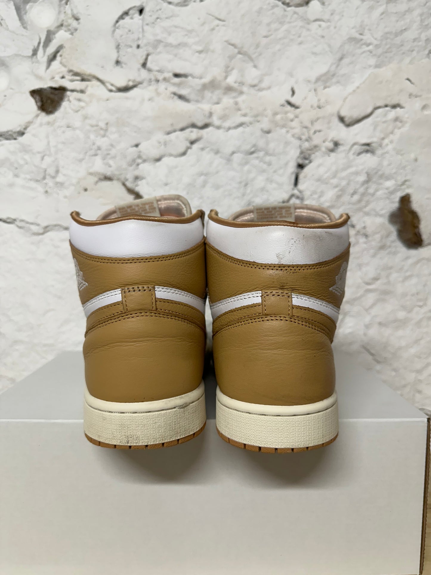Air Jordan 1 High Praline Sz 10 (11.5W)