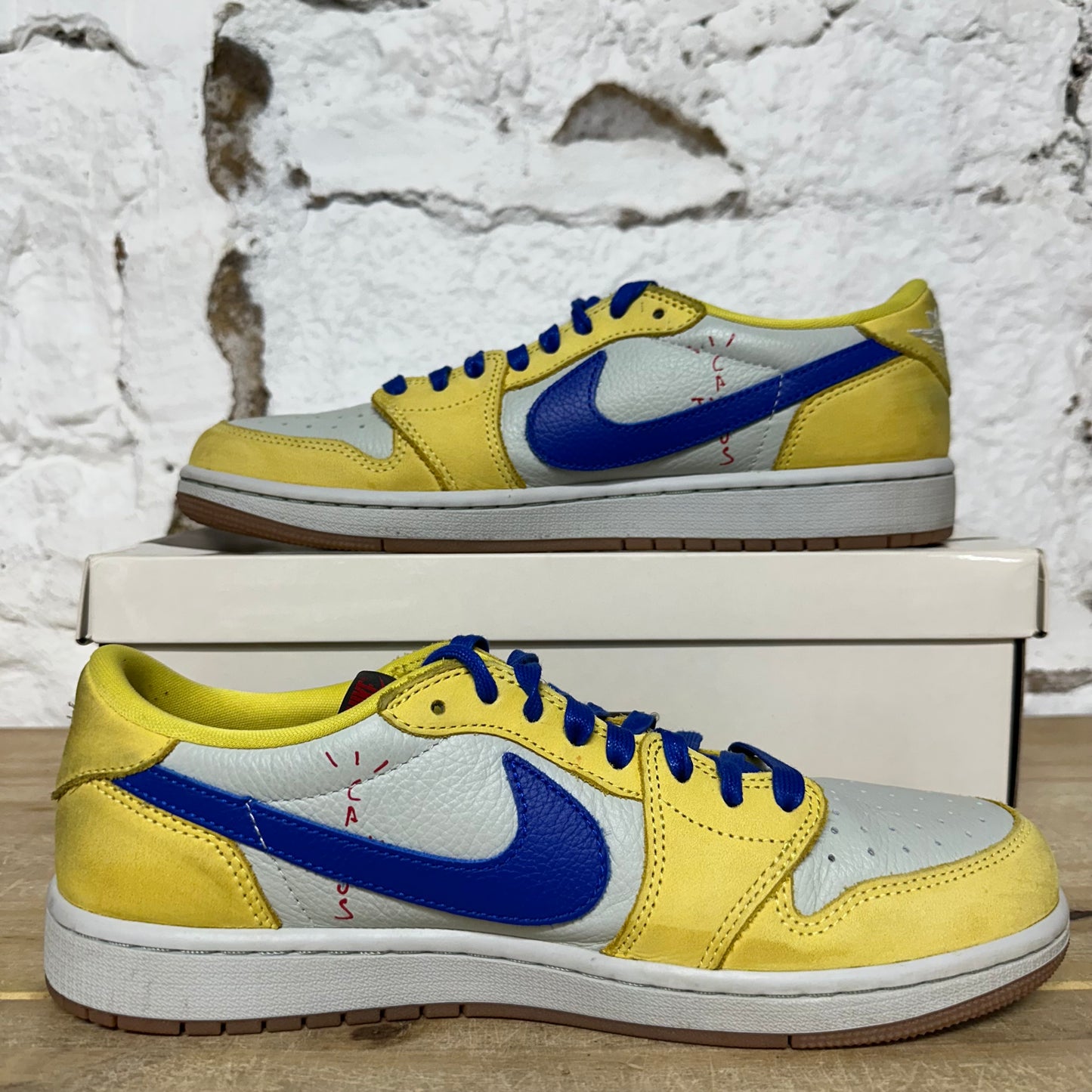 Air Jordan 1 Low Travis Scott Canary Sz 9 (10.5W)