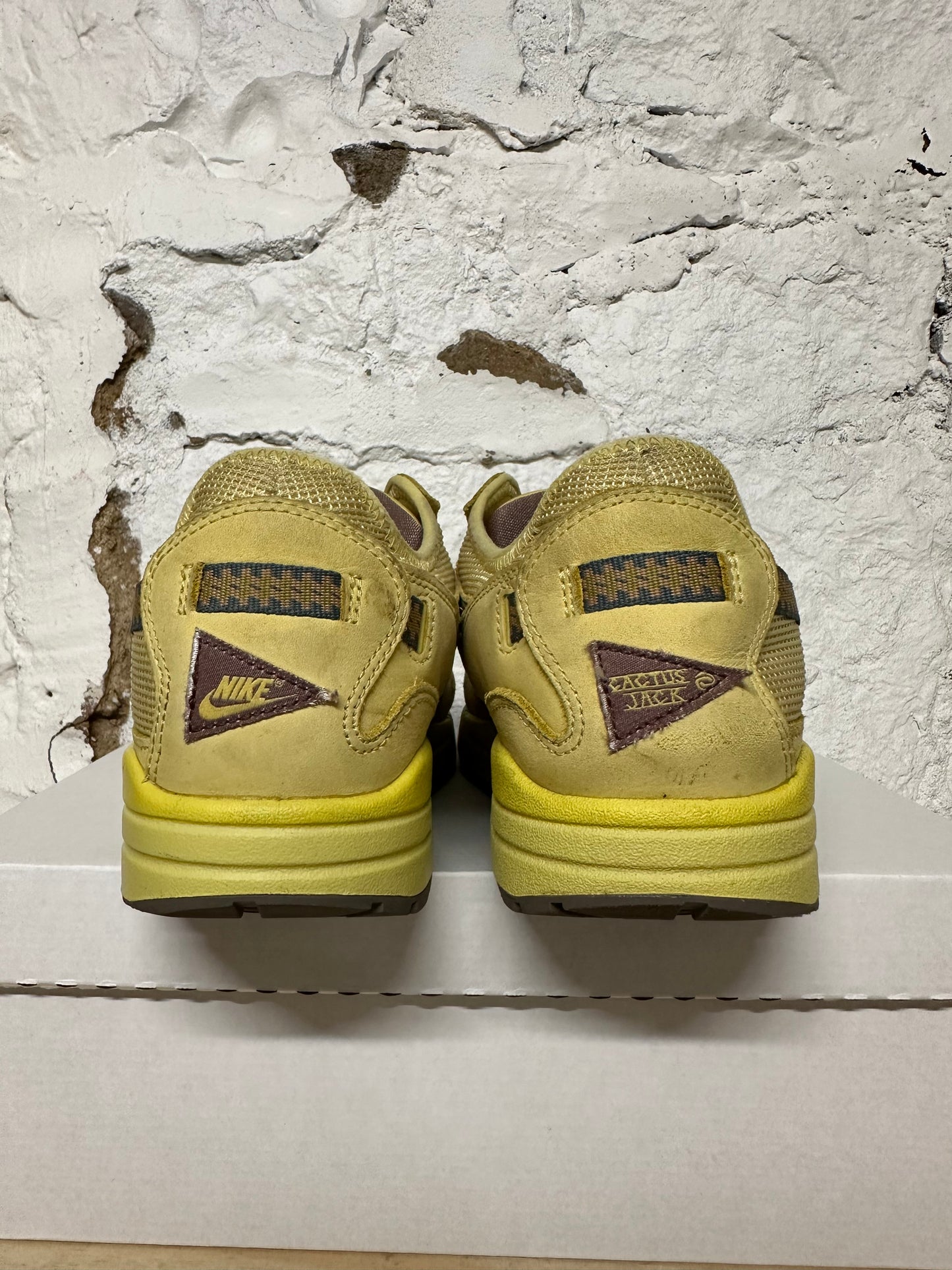 Nike Air Max 1 Travis Scott Saturn Gold Sz 12.5