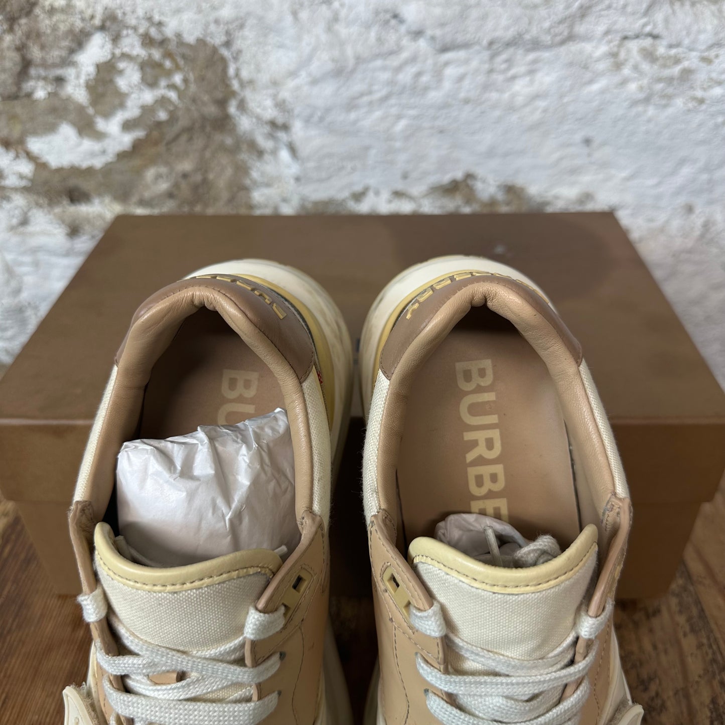 Burberry Ramsey Tan Vanilla Sneaker Sz 6.5 (39.5)