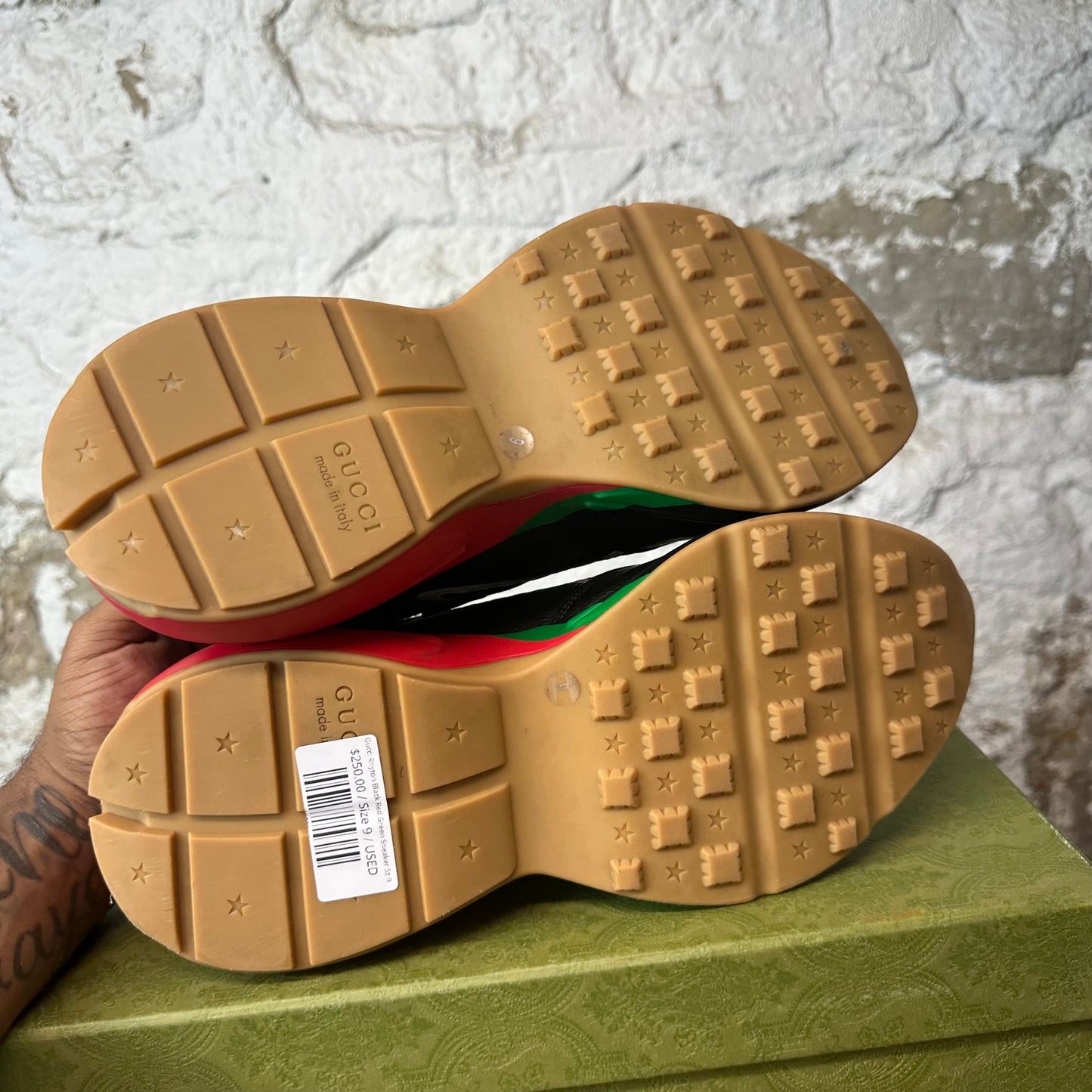Gucci Rhyton Black Red Green Sneaker Sz 9