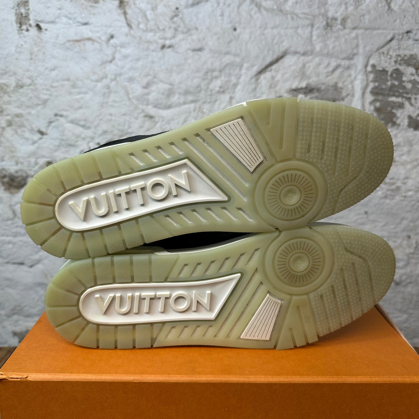 Louis Vuitton Damier Graphite Trainer Sz 11.5 (10LV)