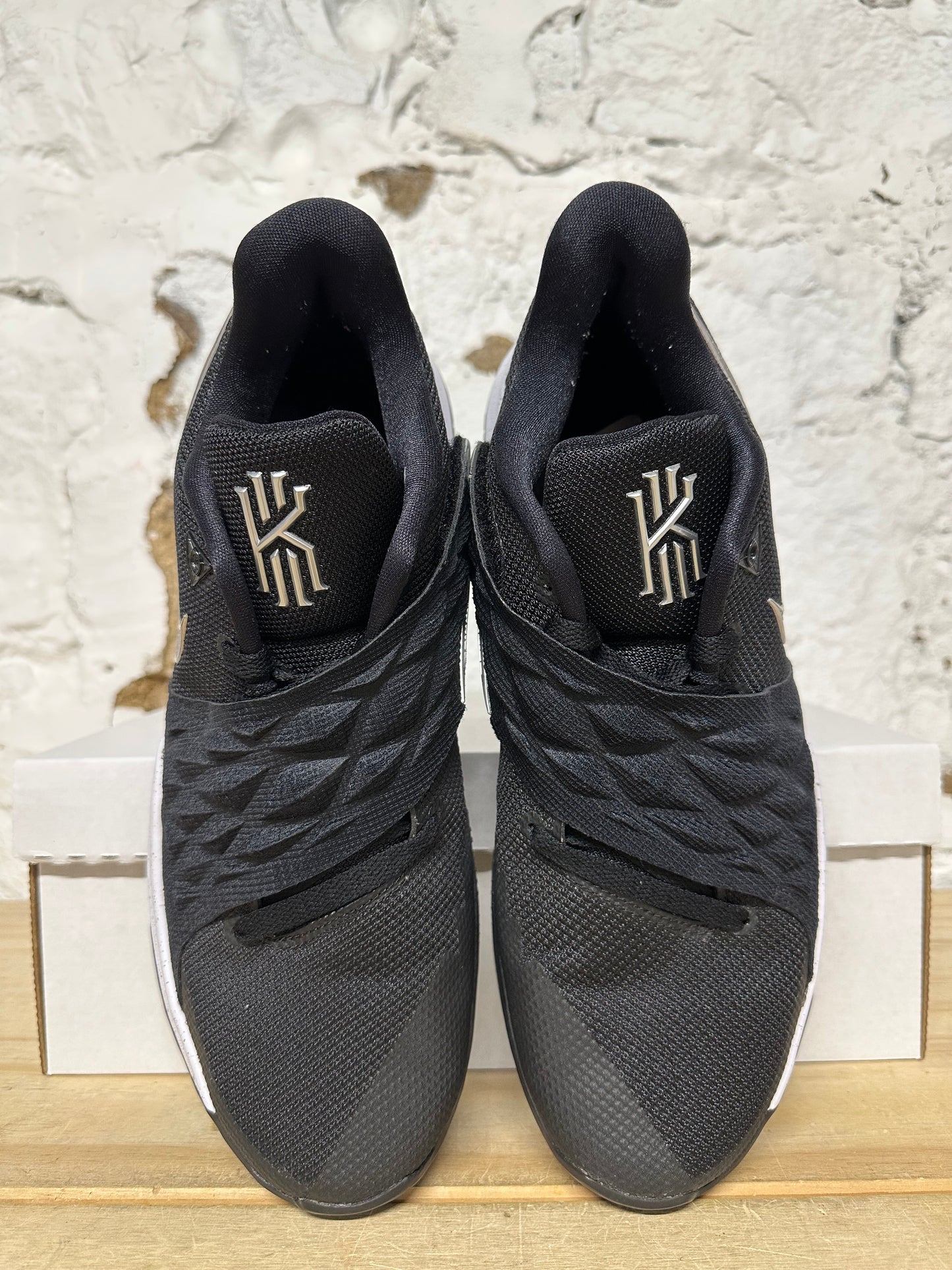 Nike Kyrie Low Black Sz 11