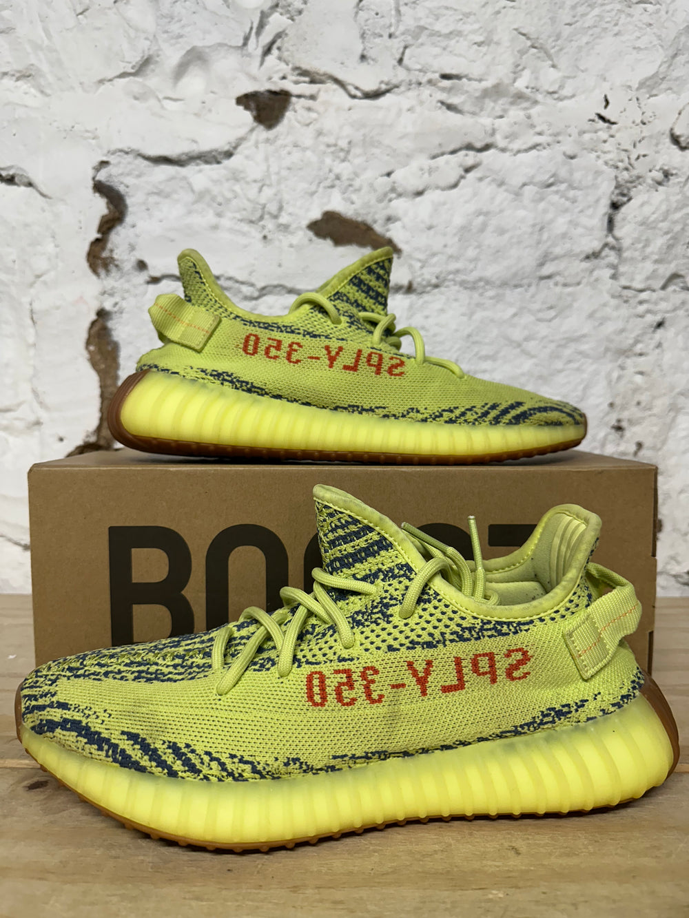 Yeezy 350 V2 Semi Frozen Yellow Sz 9