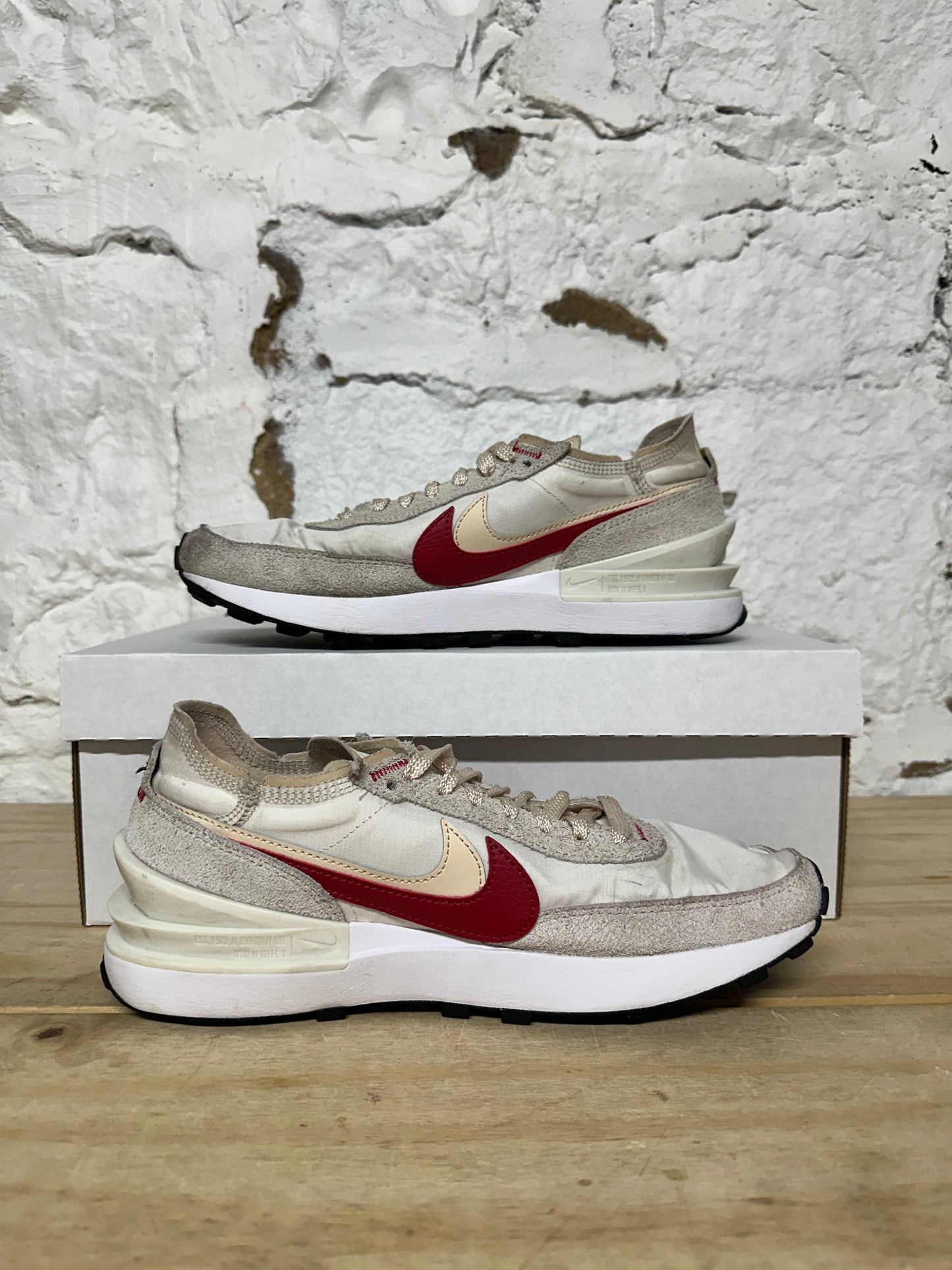 Nike Waffle One Sail Gym Red Sz 7.5 (9W)