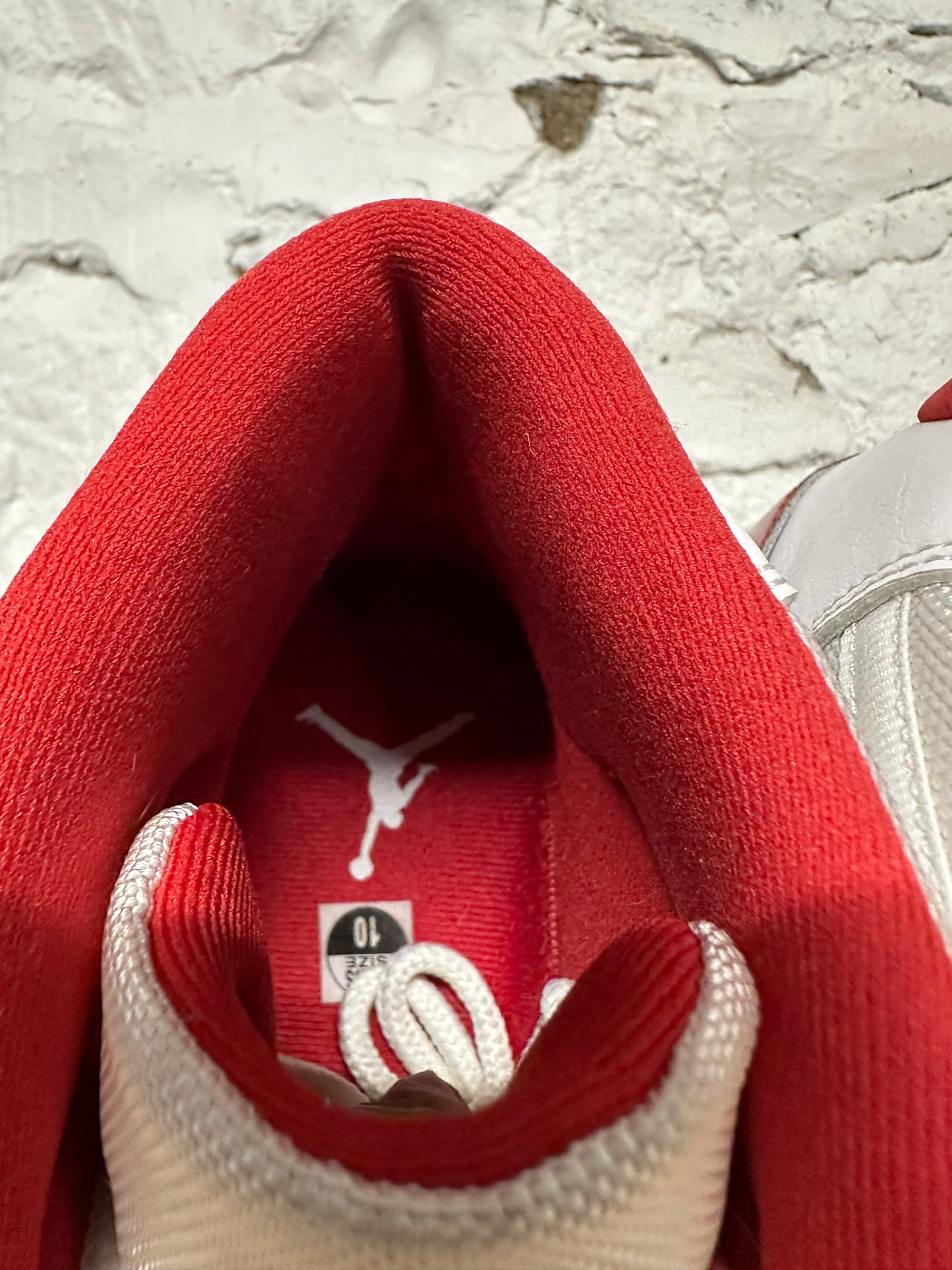 Air Jordan 11 High Cherry Sz 10