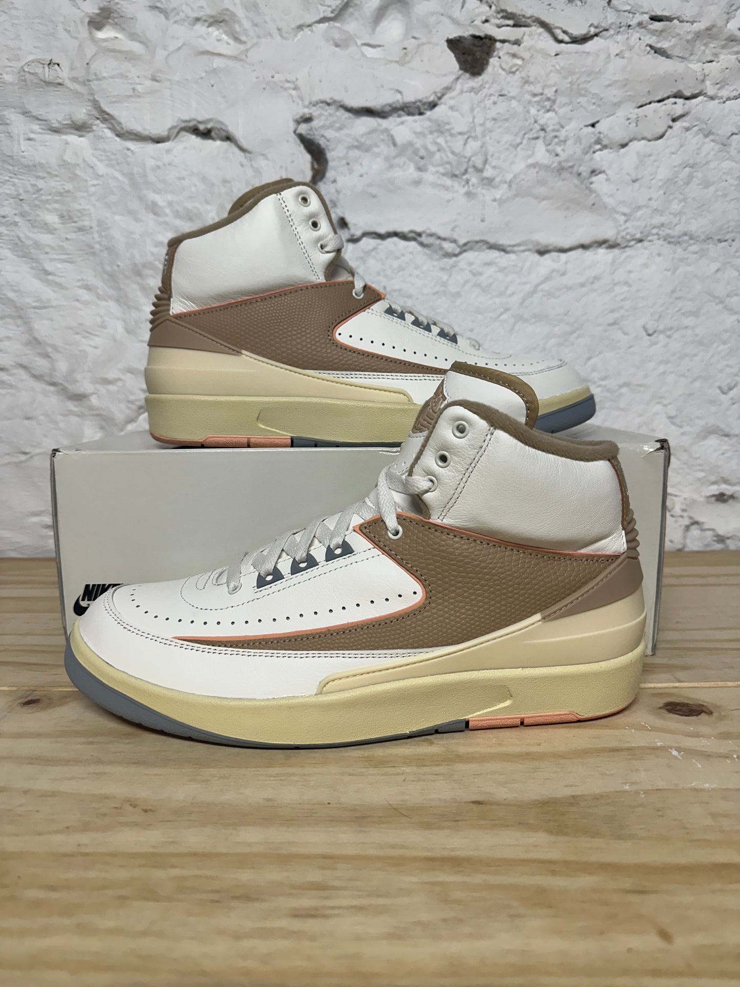Air Jordan 2 Desert Sail Sz 9.5 (11W)