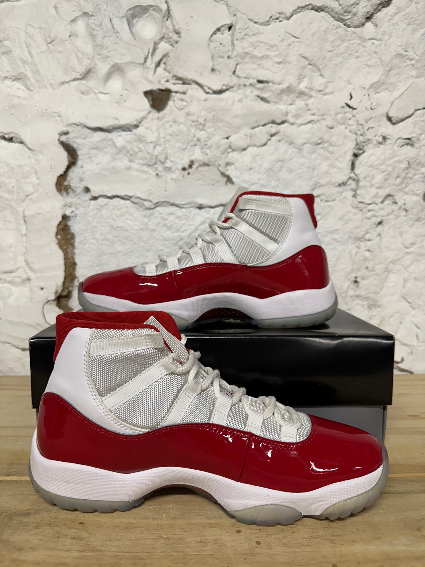 Air Jordan 11 High Cherry Sz 10.5