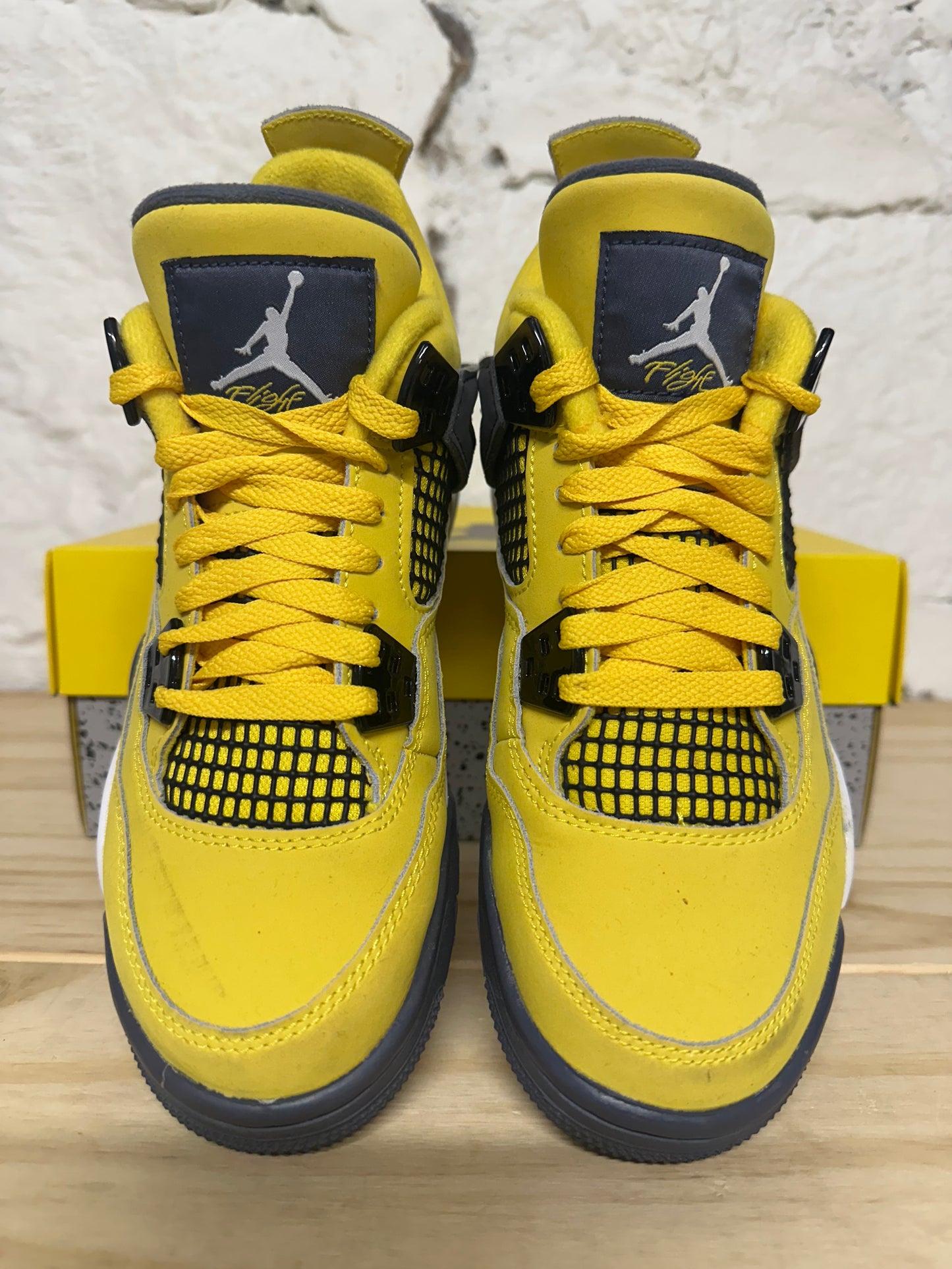 Air Jordan 4 Lightning Sz 4.5Y