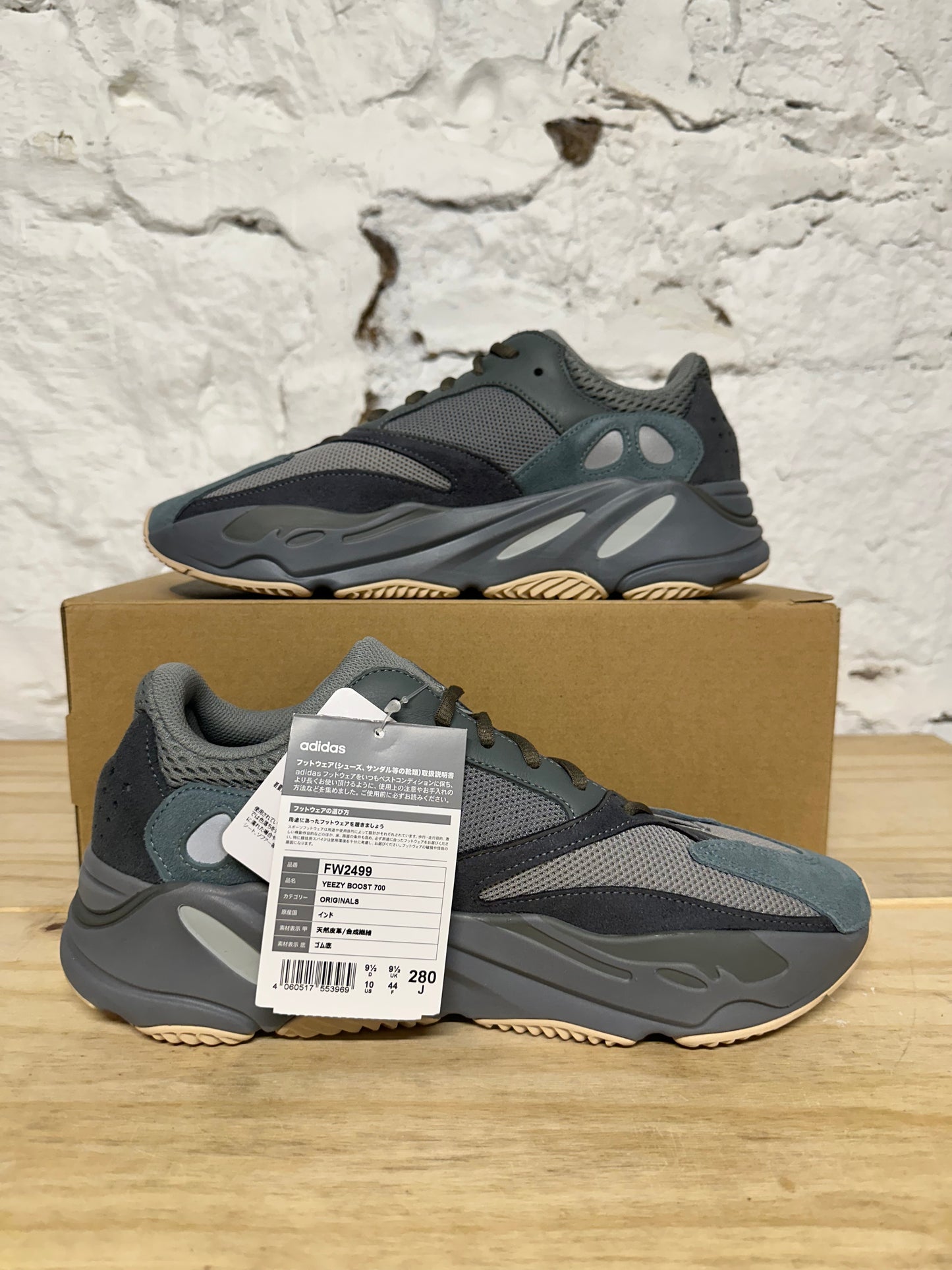 Yeezy 700 Teal Blue Sz 10 DS