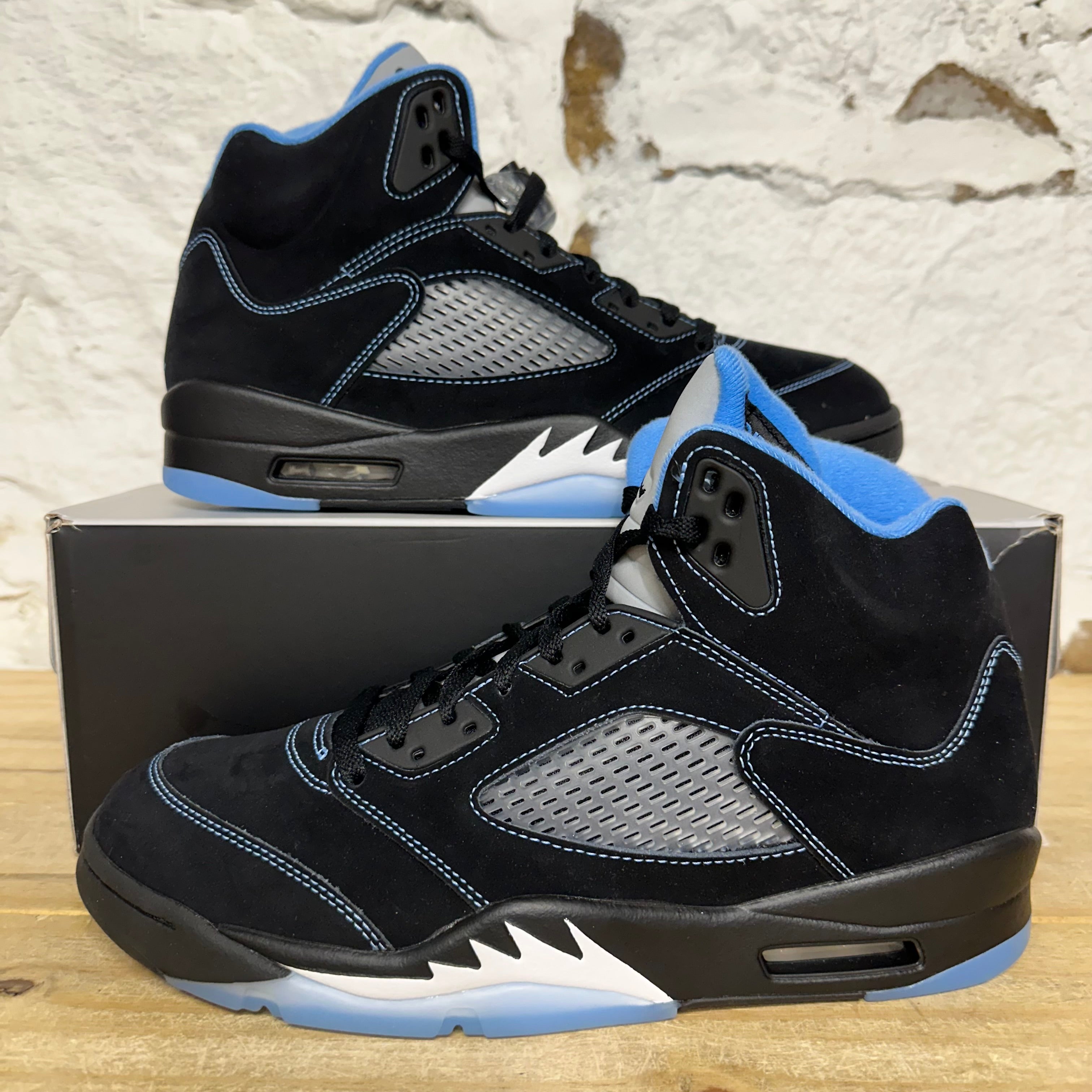 Air Jordan 5 University Blue Sz 10 DS