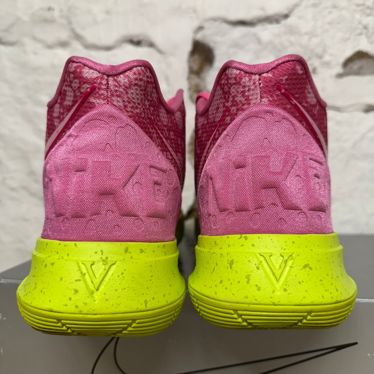 Nike Kyrie 5 Spongebob Patrick Sz 11.5