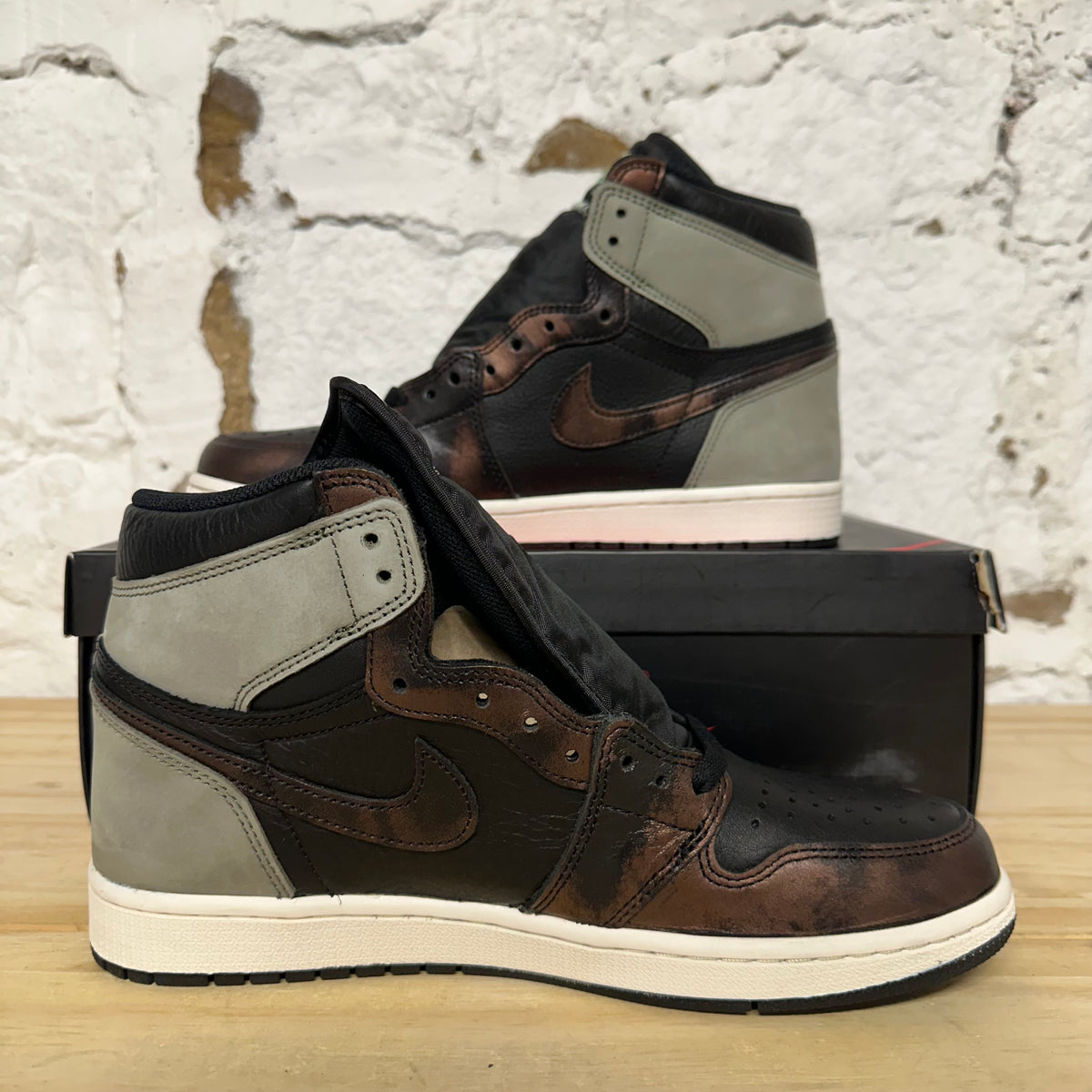 Air Jordan 1 High Shadow Patina Sz 10 DS