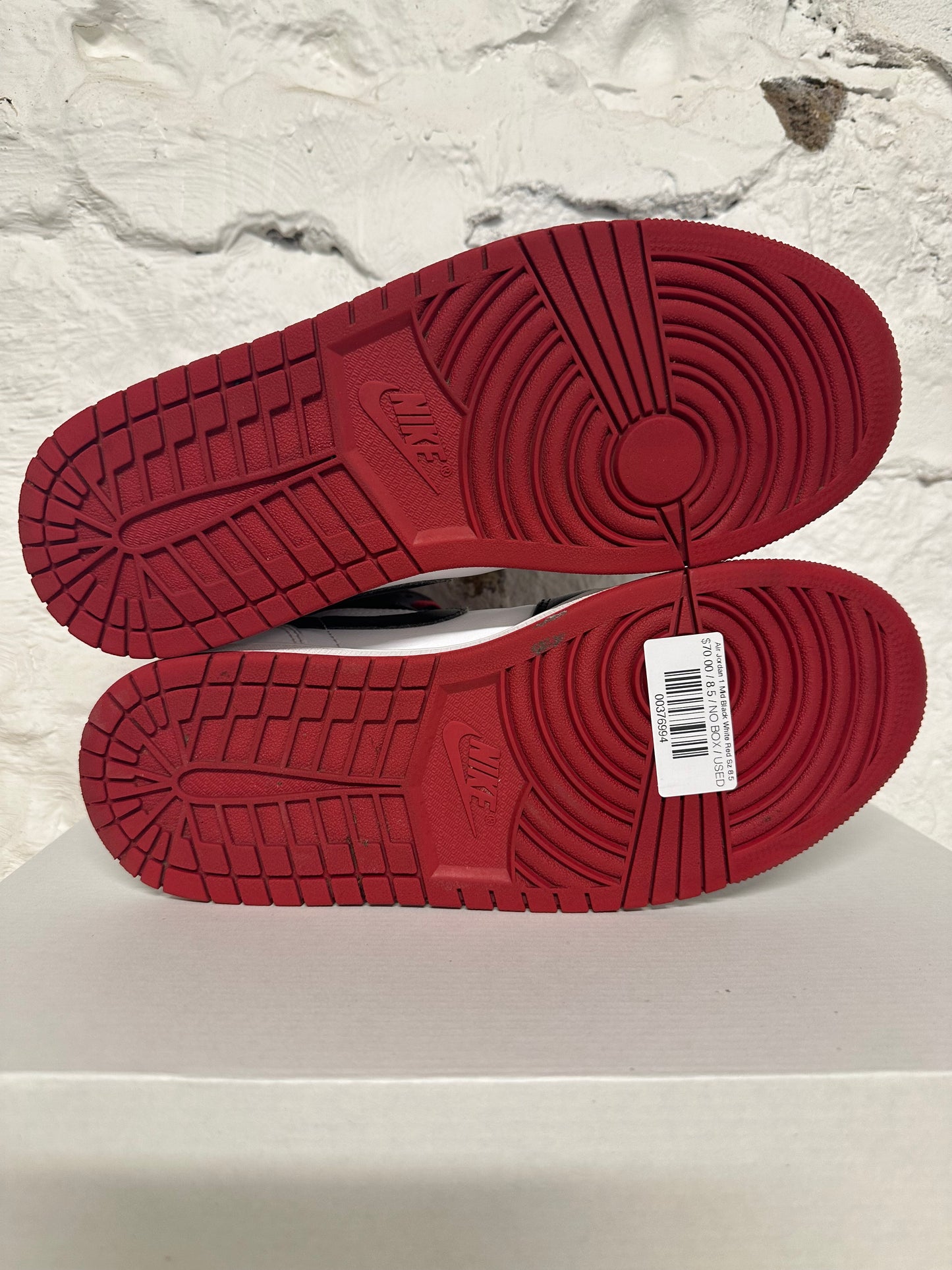 Air Jordan 1 Mid Black White Red Sz 8.5