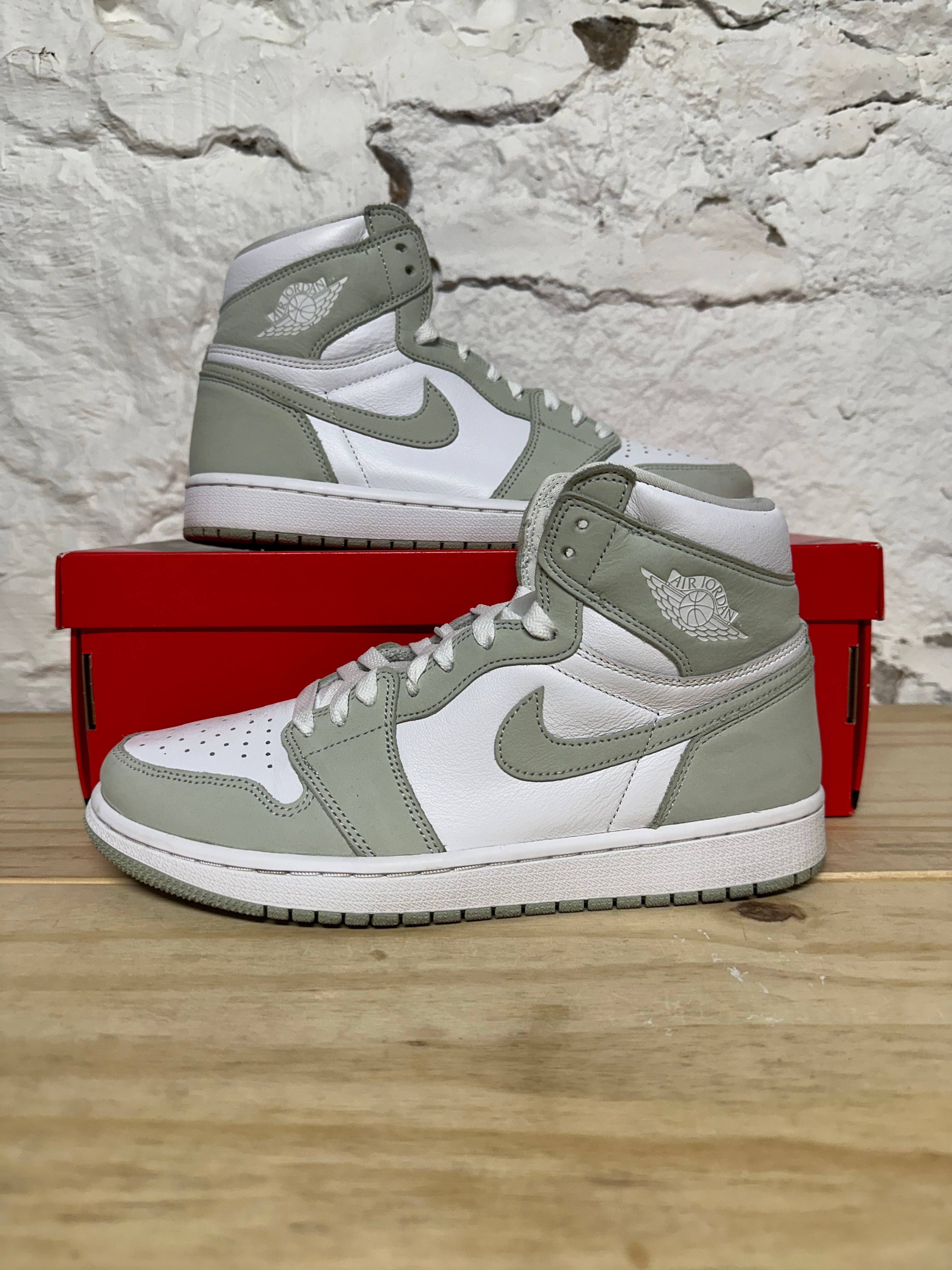 Air Jordan 1 High Seafoam Sz 8.5 (10W)