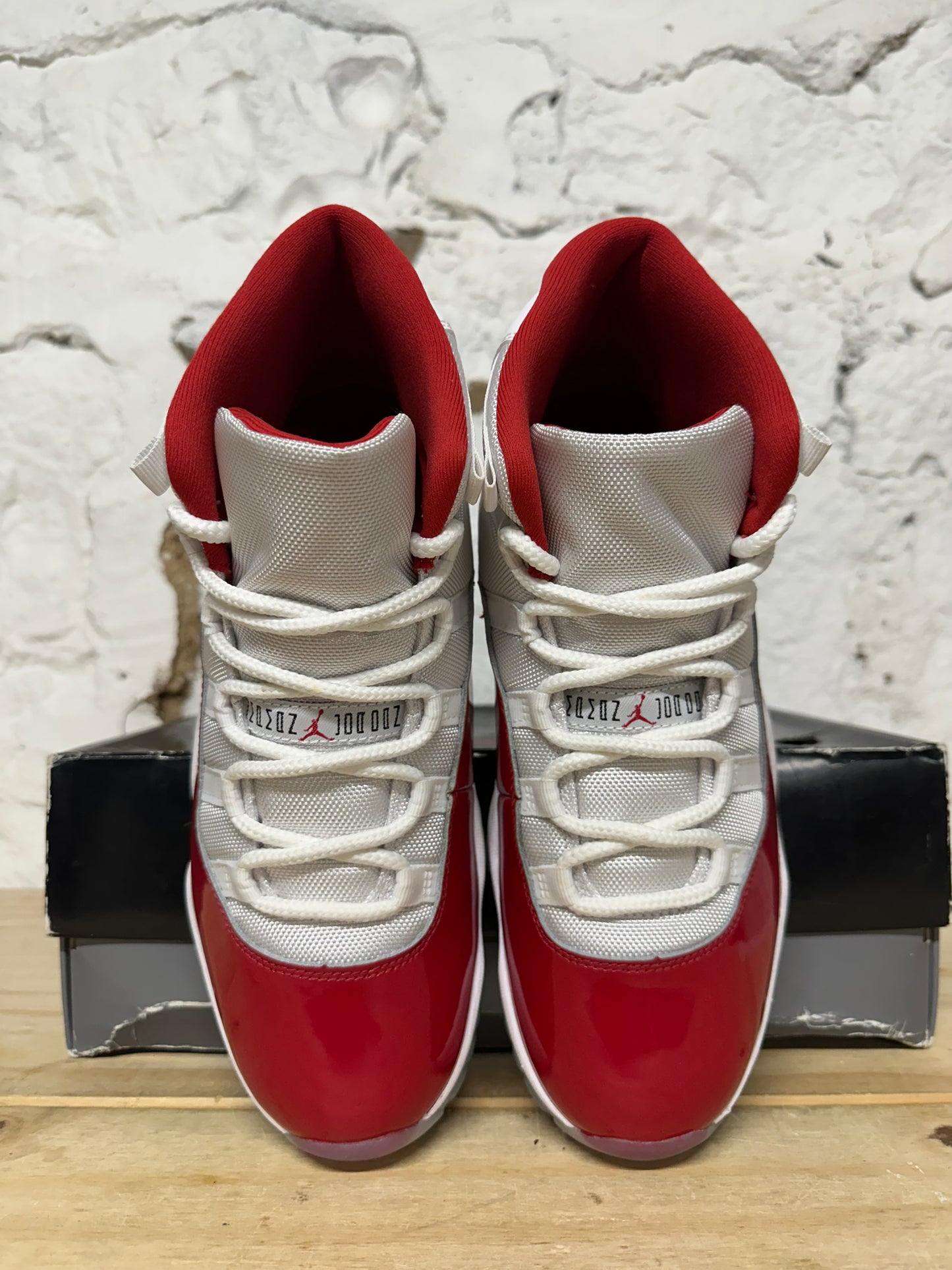 Air Jordan 11 High Cherry Sz 9.5