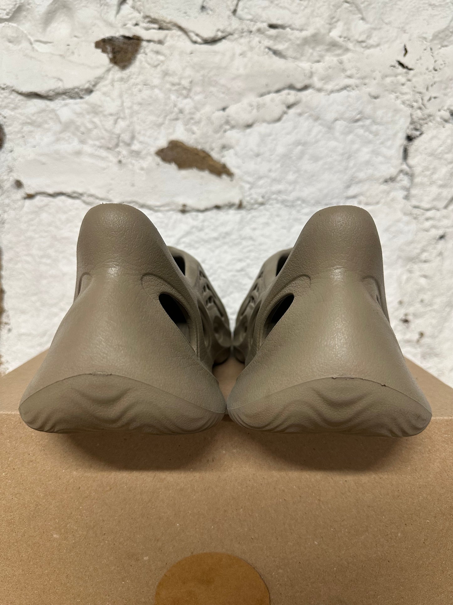 Yeezy Foam RNNR Stone Taupe Sz 12
