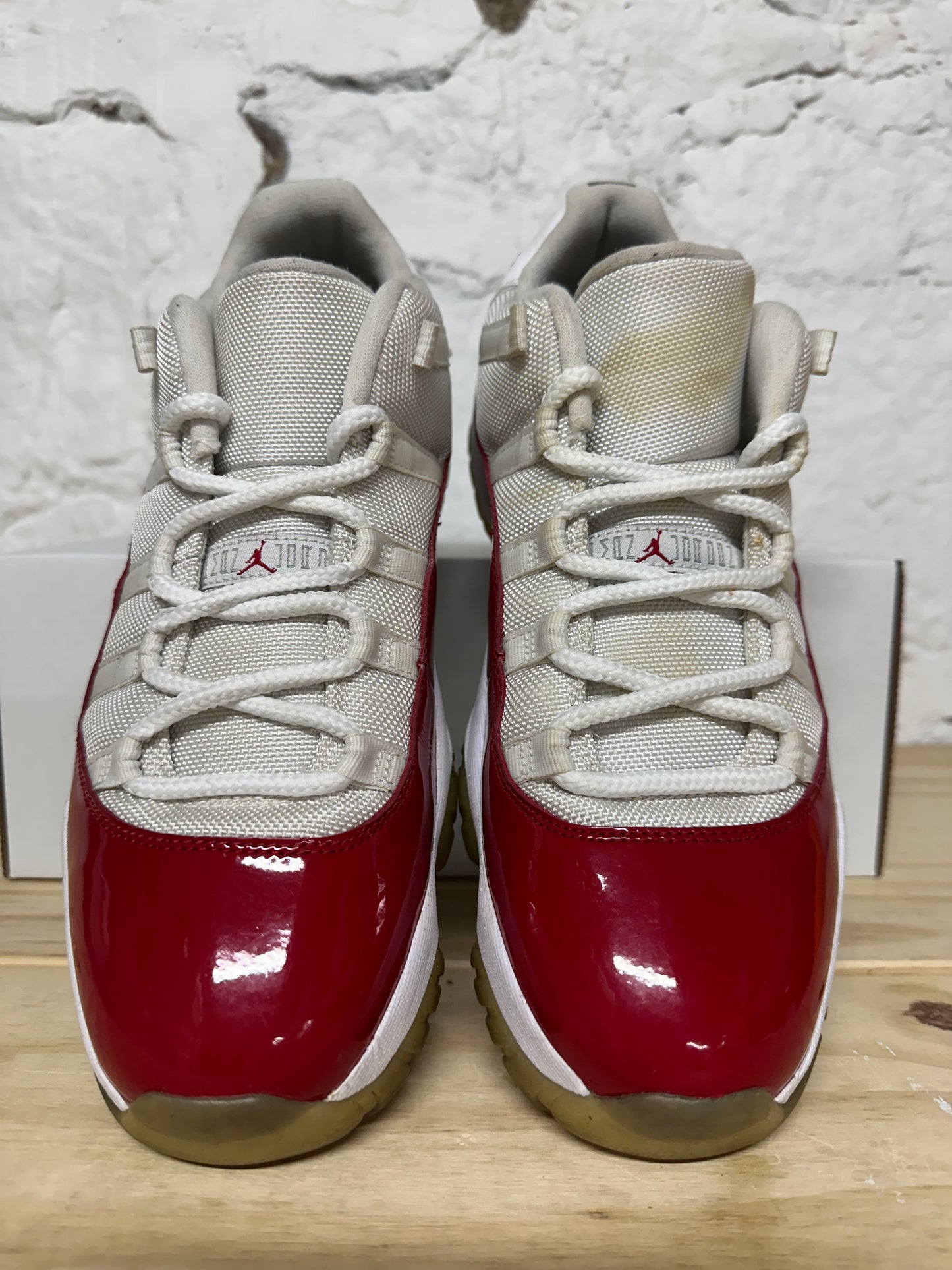 Air Jordan 11 Low Cherry Sz 10