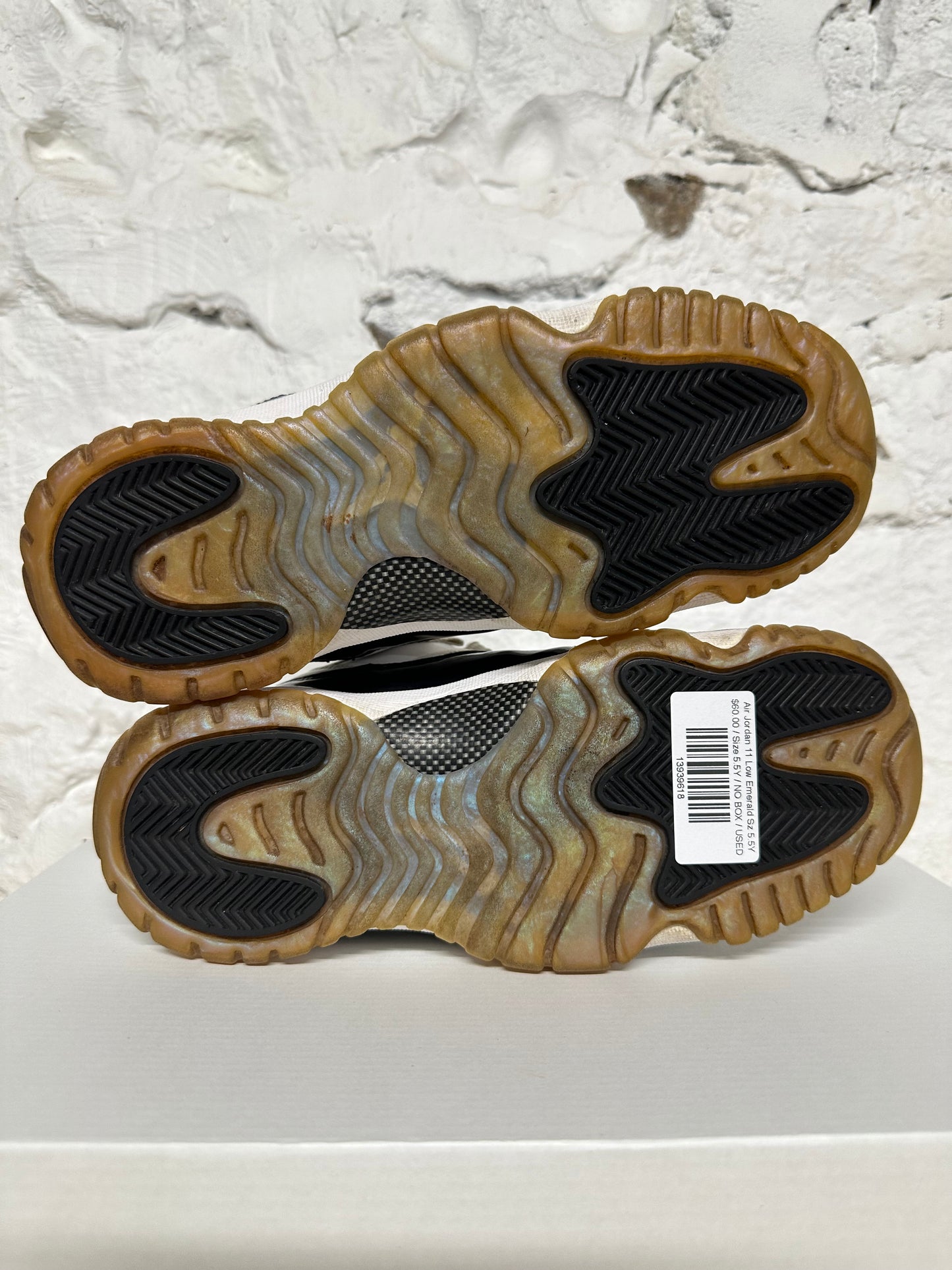 Air Jordan 11 Low Emerald Sz 5.5Y