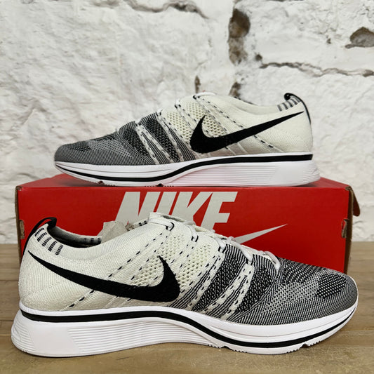 Nike Flyknit Trainer White Black Sz 9.5 DS