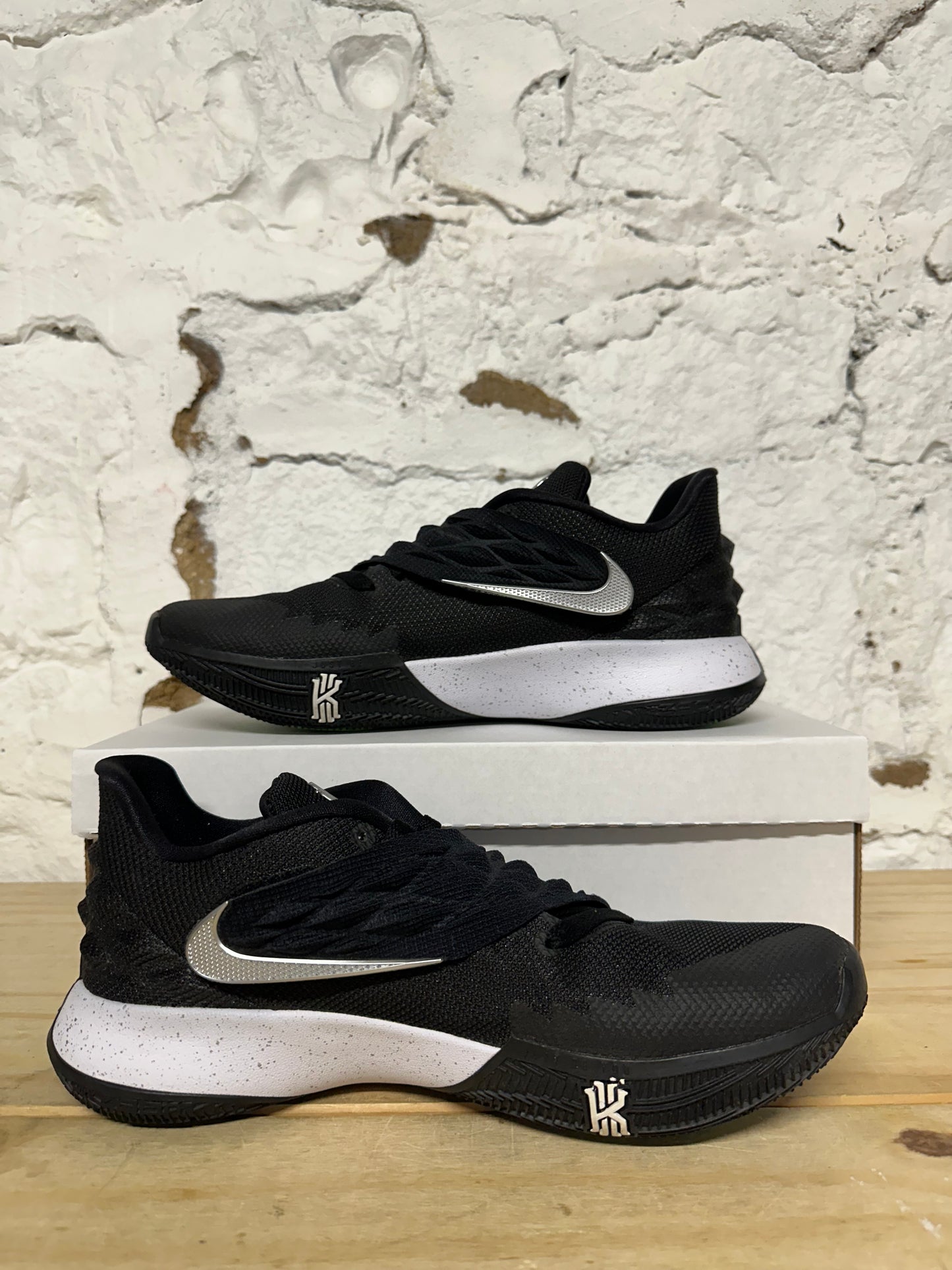 Nike Kyrie Low Black Sz 11