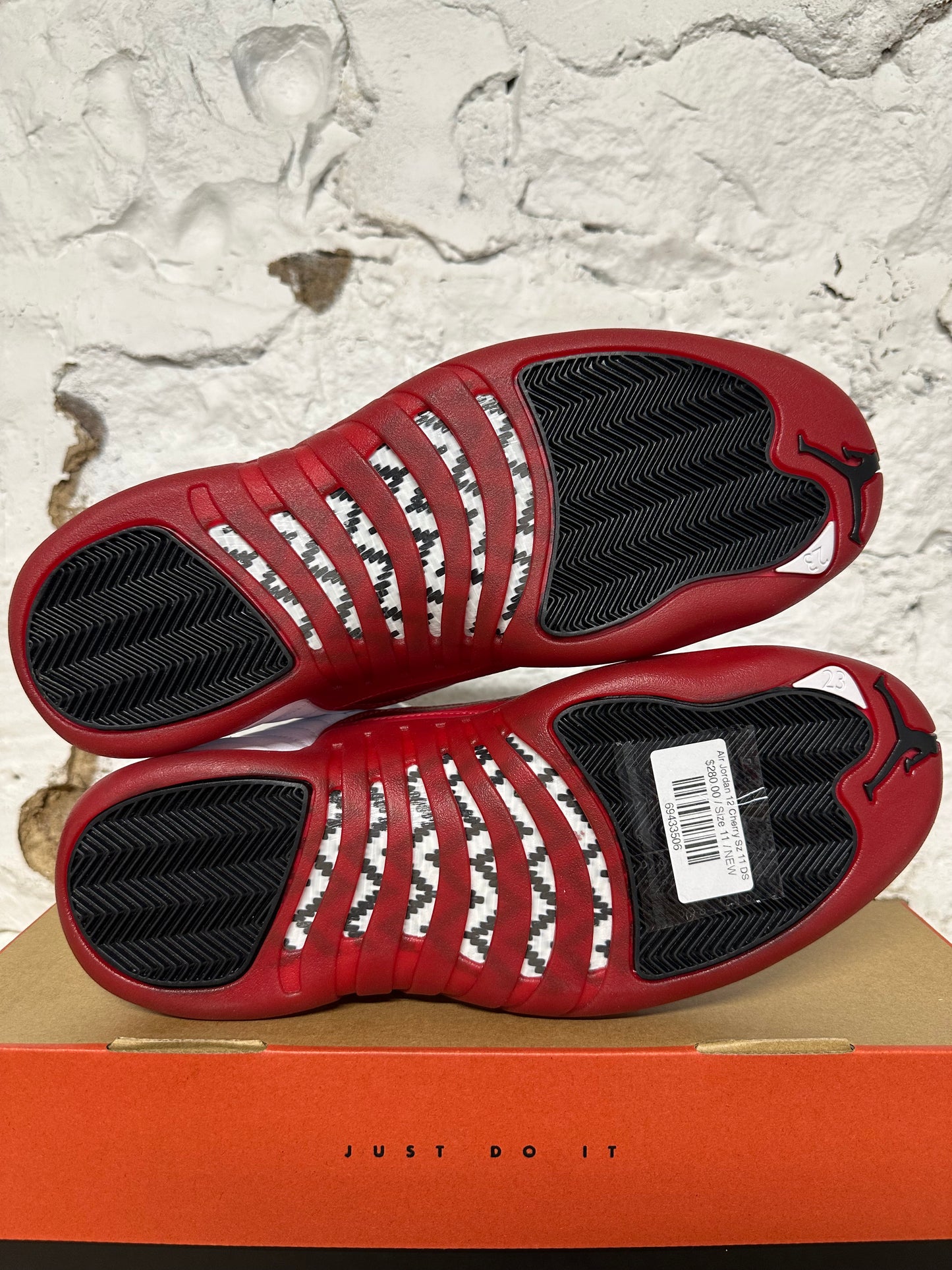 Air Jordan 12 Cherry Sz 11 DS