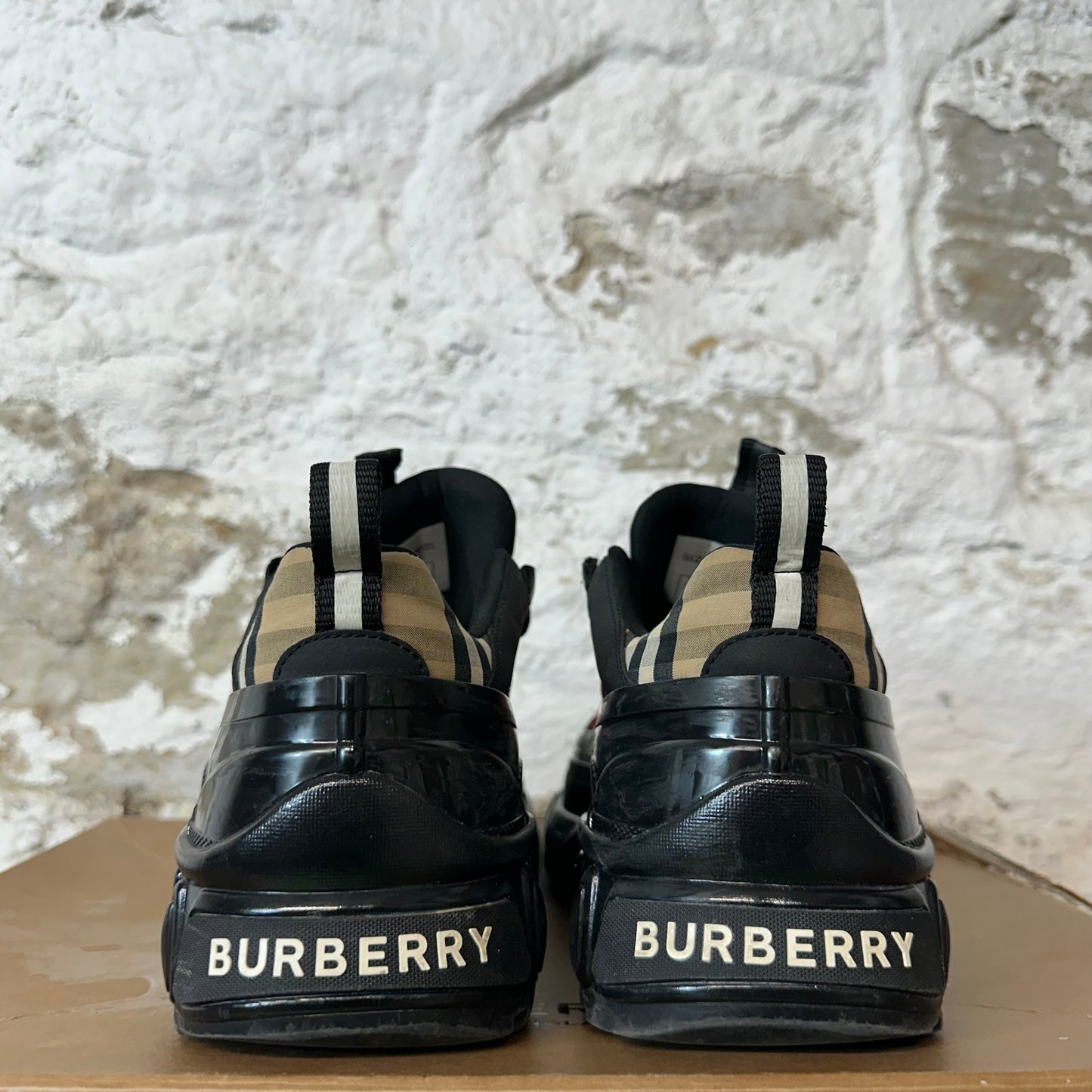 Burberry Arthur Tan Plaid Red Black Sneaker Sz 7 (40)