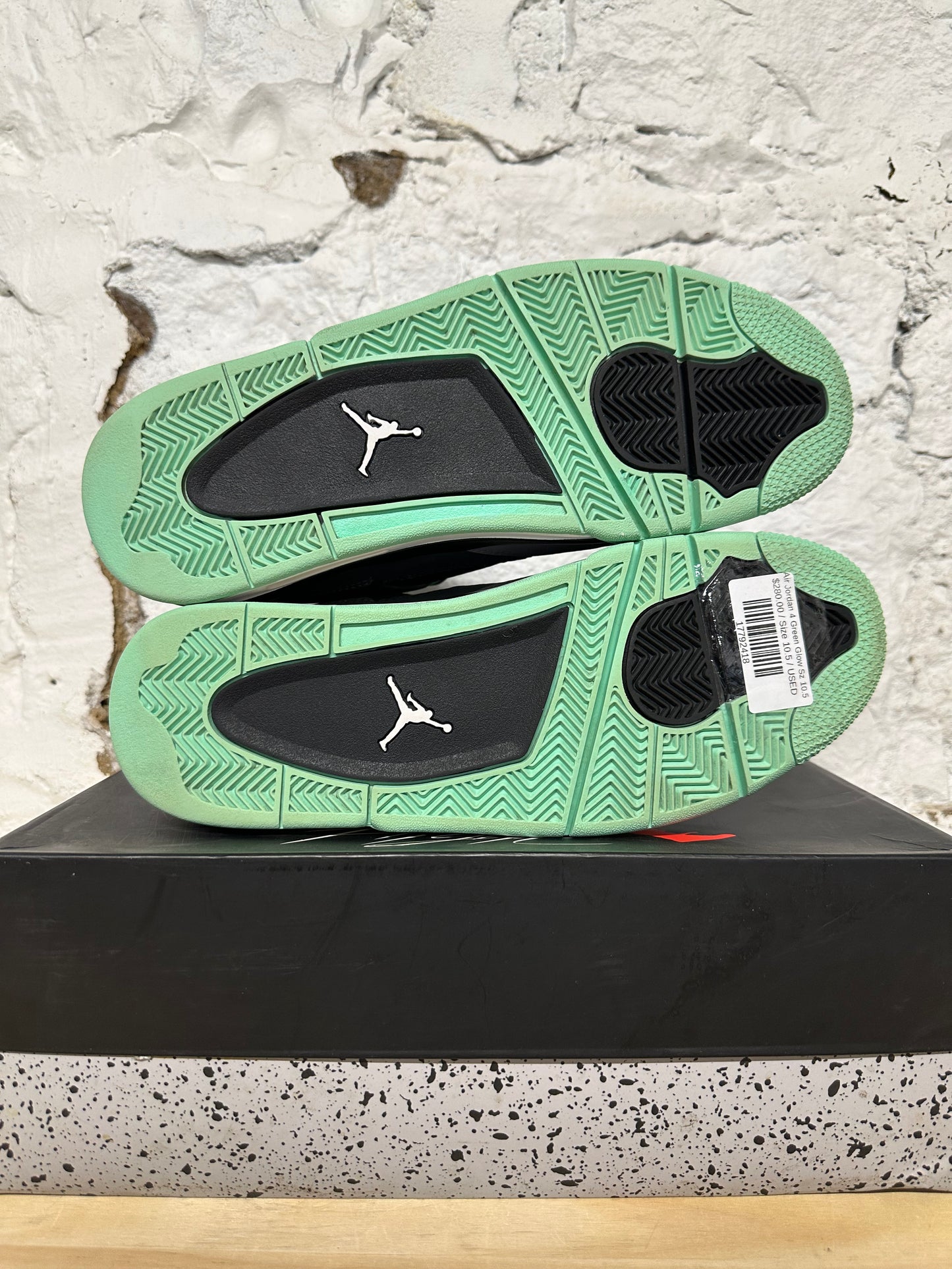 Air Jordan 4 Green Glow Sz 10.5