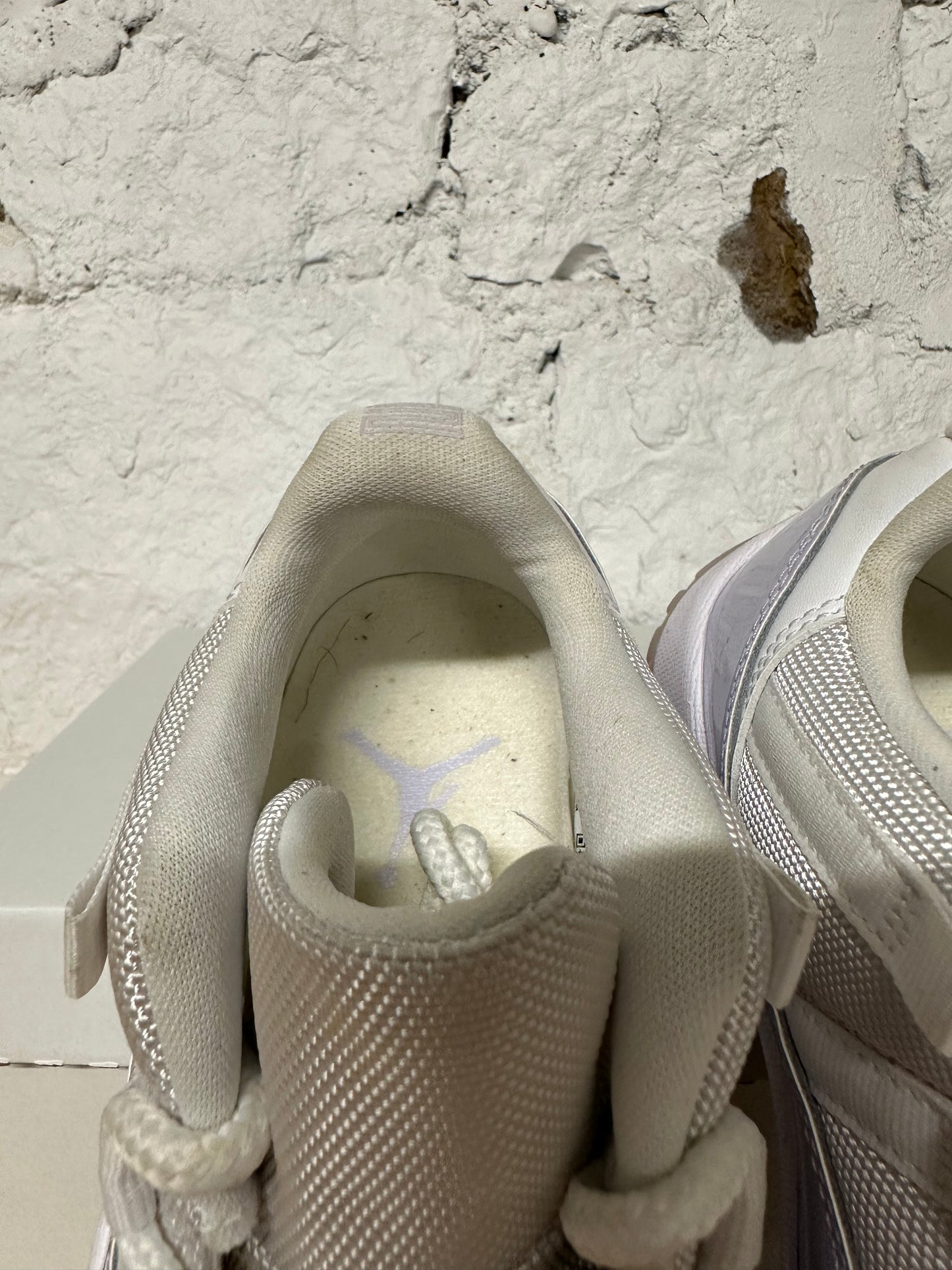 Air Jordan 11 Low Voilet Sz 5.5 (7W)