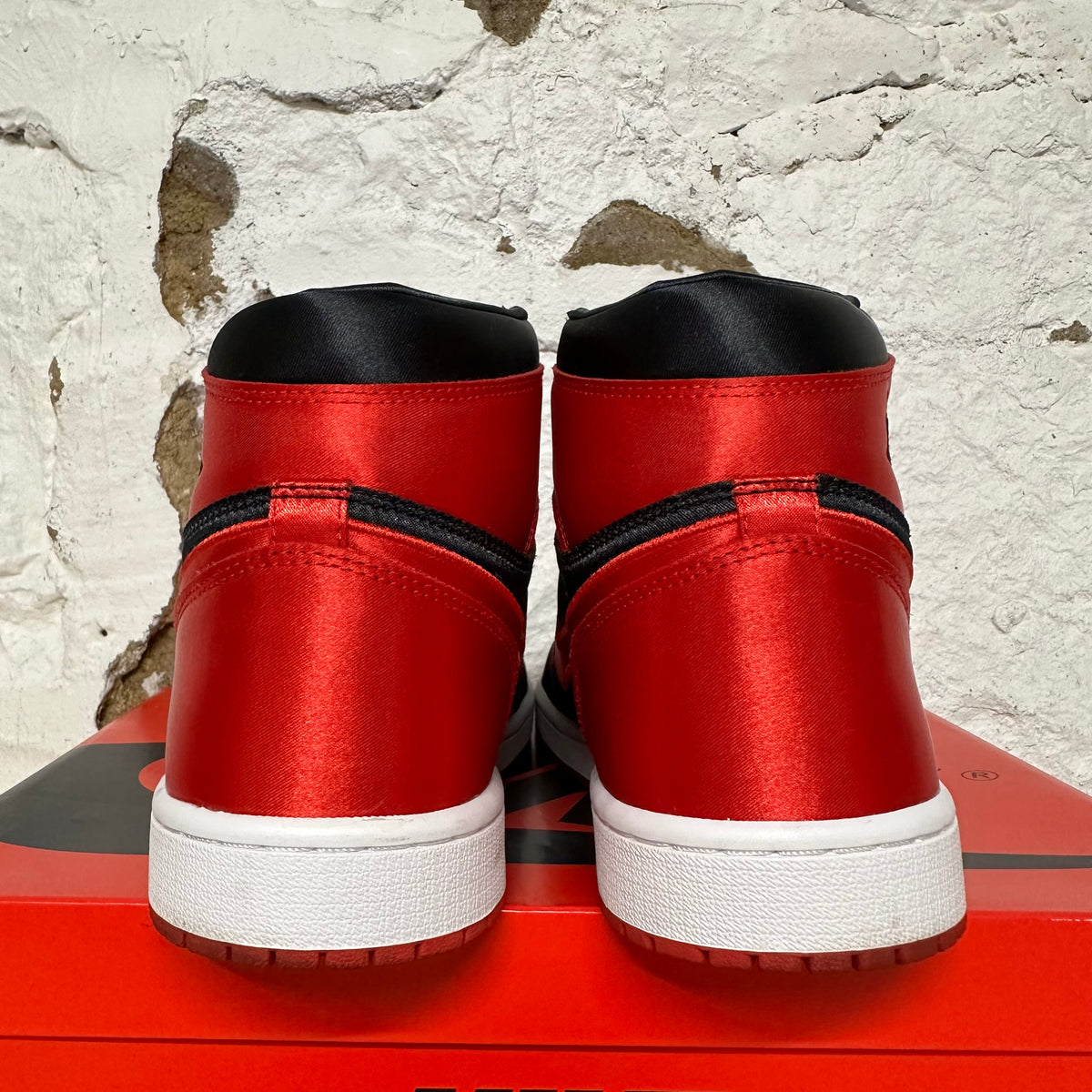 Air Jordan 1 High Satin Bred Sz 9.5 (11W)