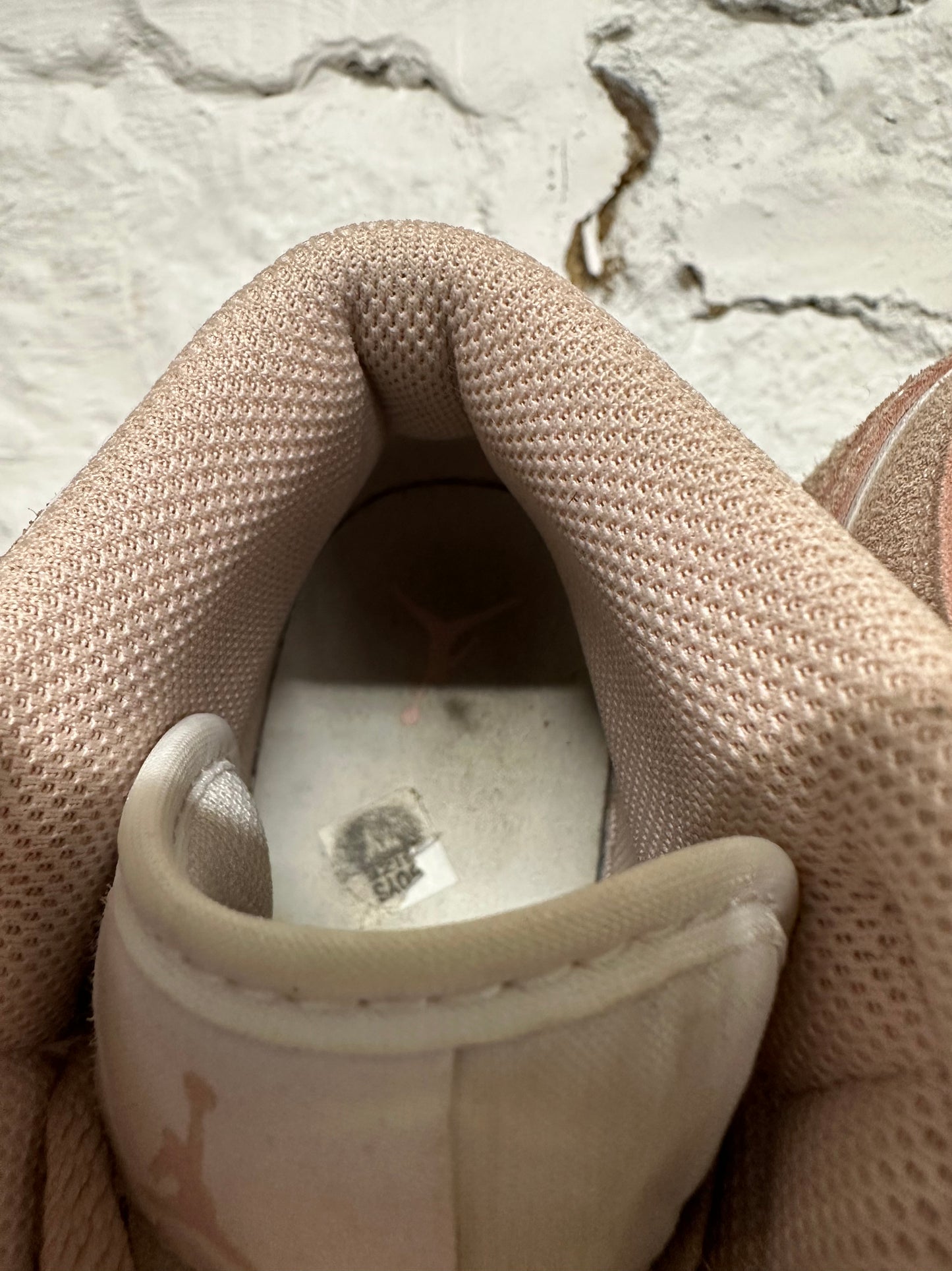 Air Jordan 1 Mid Legend Pink Sz 7Y