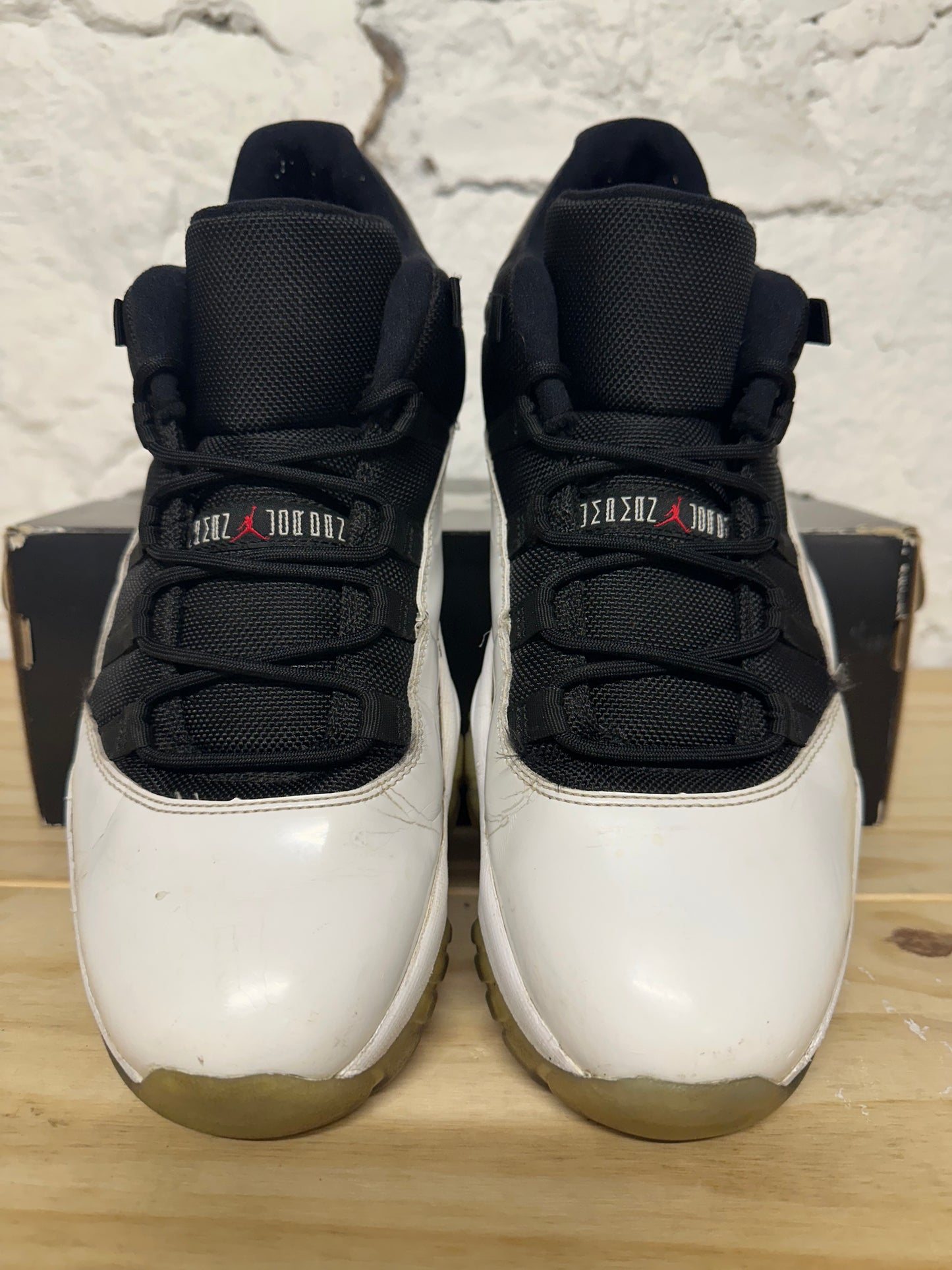 Air Jordan 11 Low Tuxedo Sz 11.5