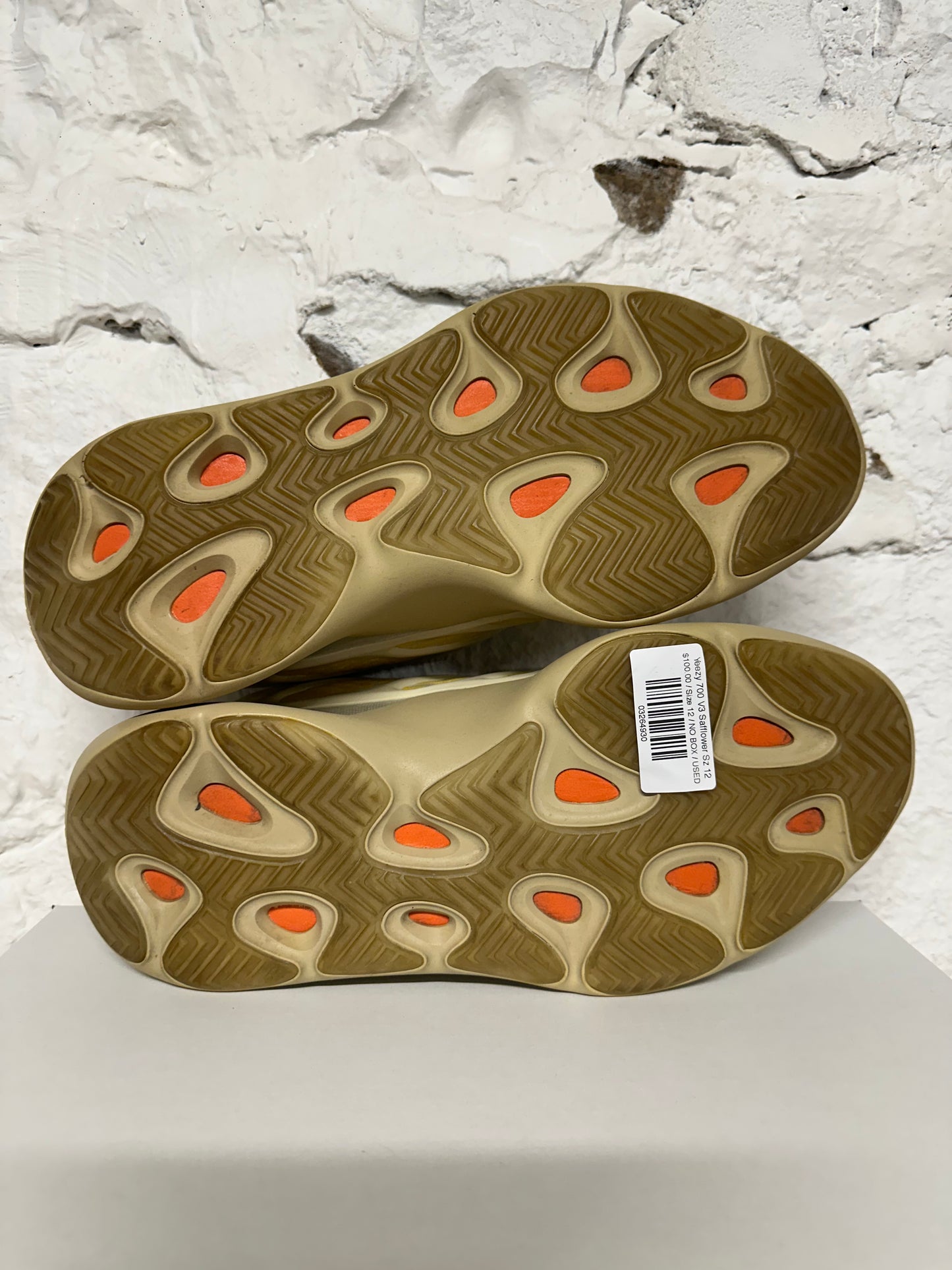 Yeezy 700 V3 Safflower Sz 12