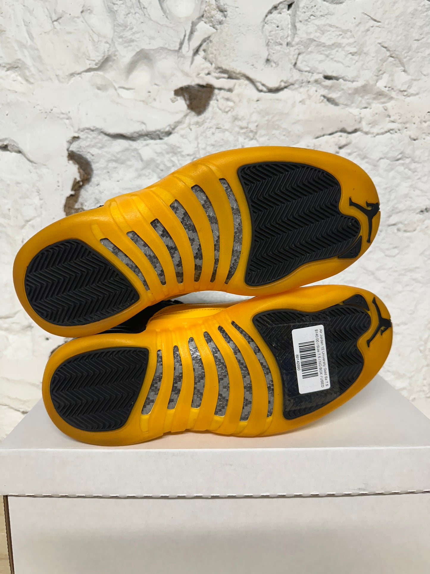 Air Jordan 12 University Gold Sz 7.5