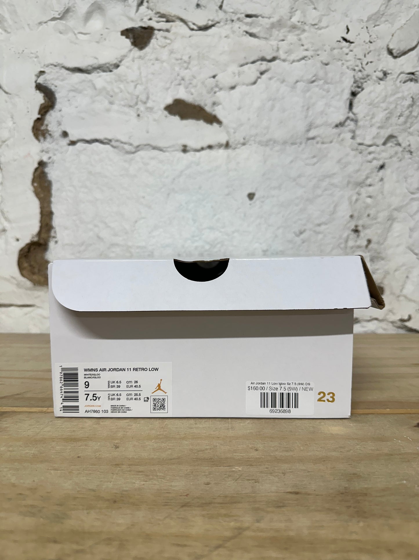 Air Jordan 11 Low Igloo Sz 7.5 (9W) DS