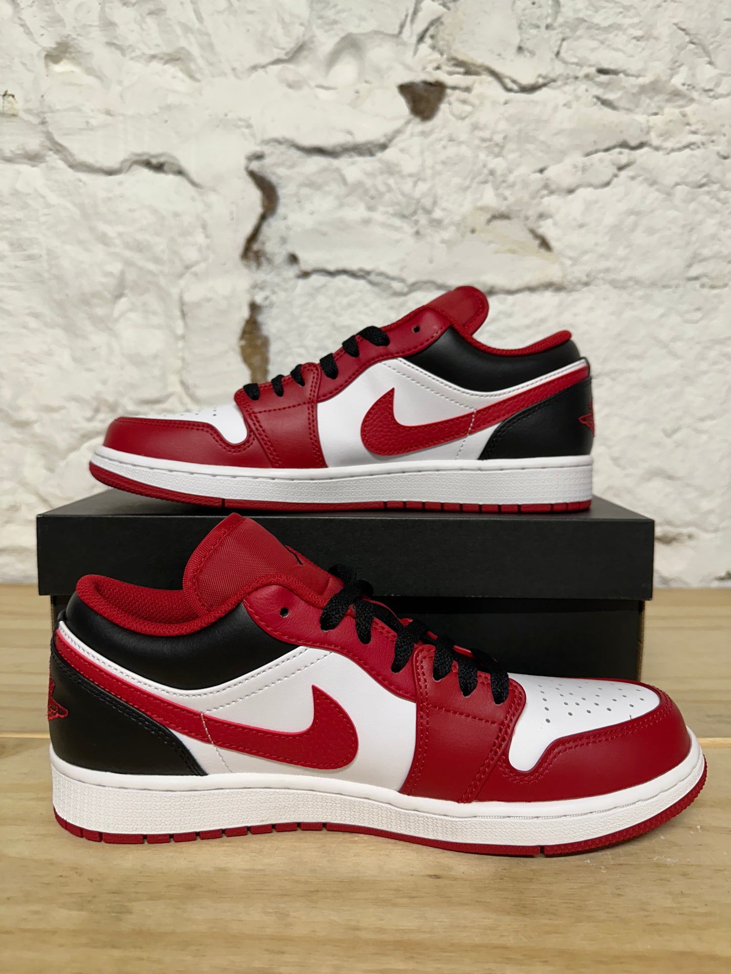 Air Jordan 1 Low Bulls Sz 9 DS