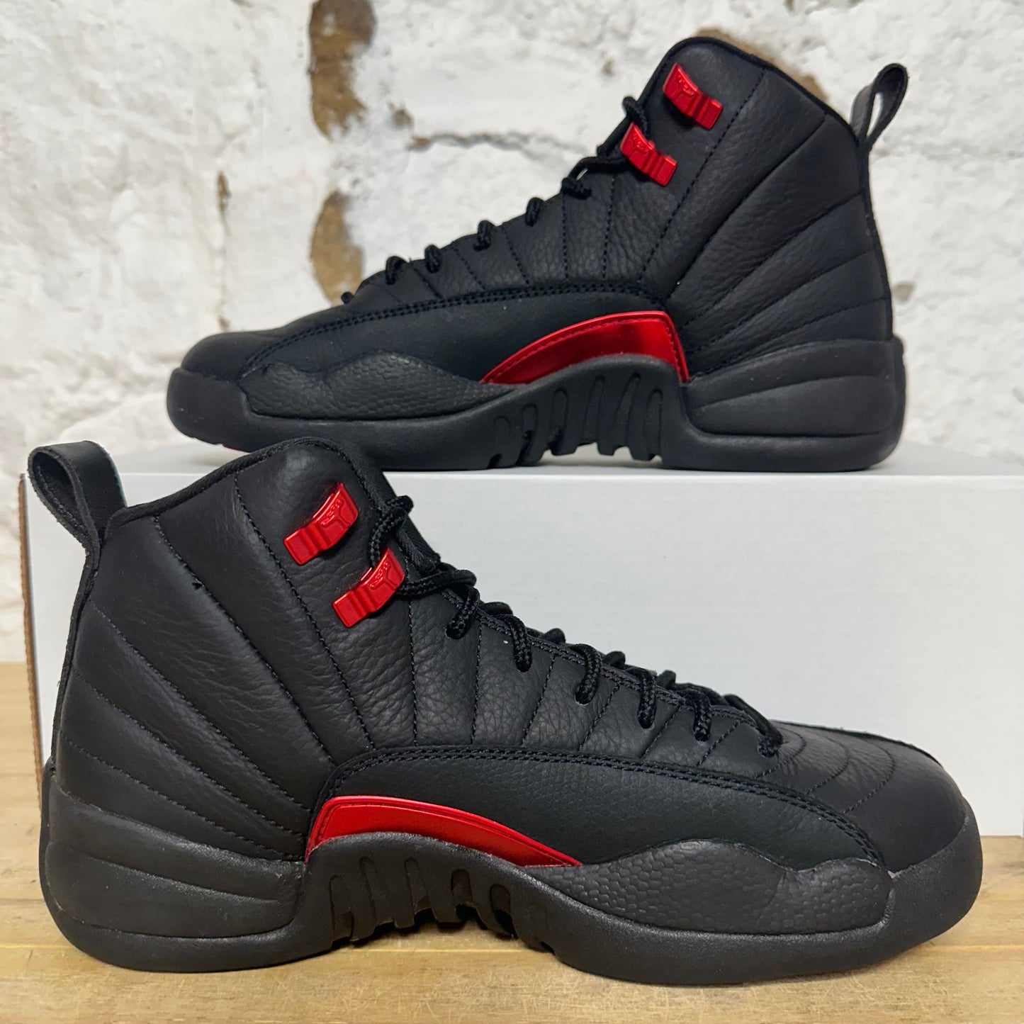 Air Jordan 12 Bloodline Sz 6Y