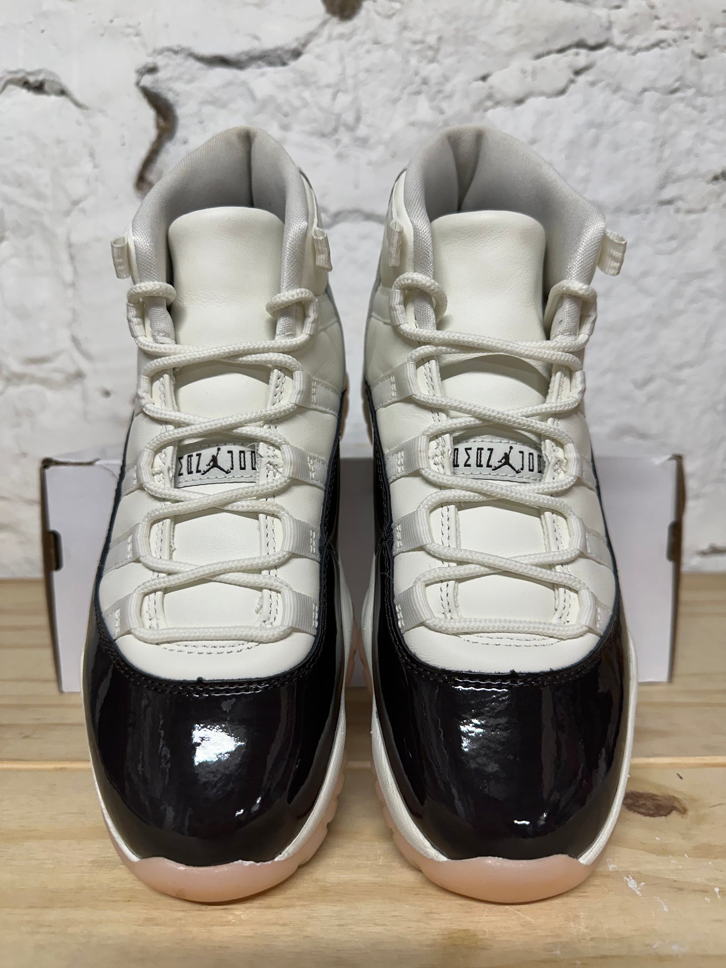 Air Jordan 11 High Neapolitan Sz 6 (7.5W)