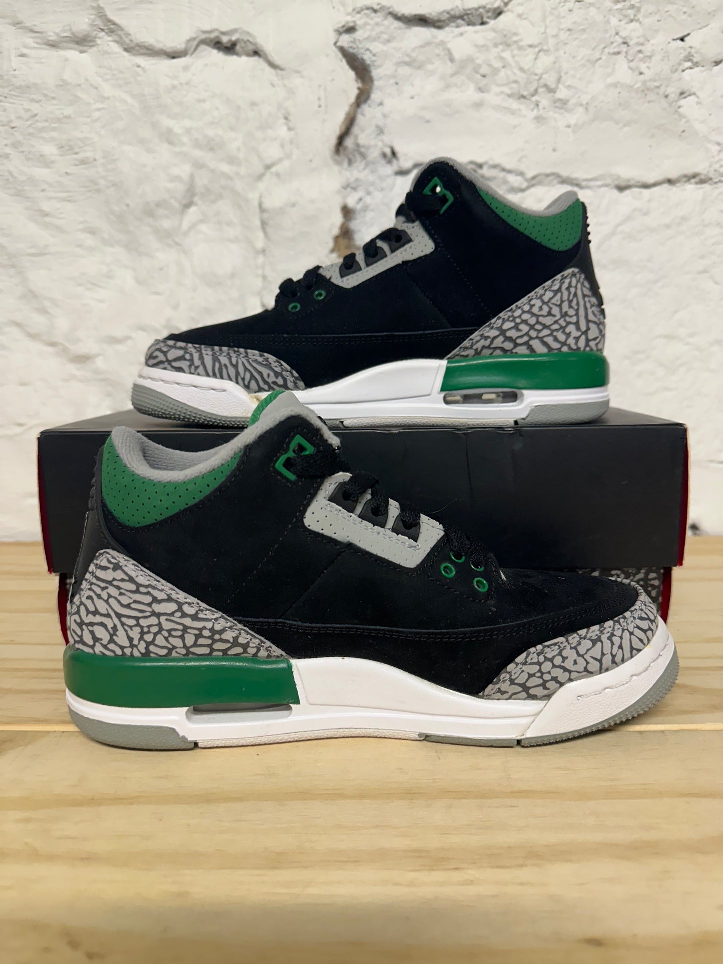 Air Jordan 3 Pine Green Sz 5.5Y
