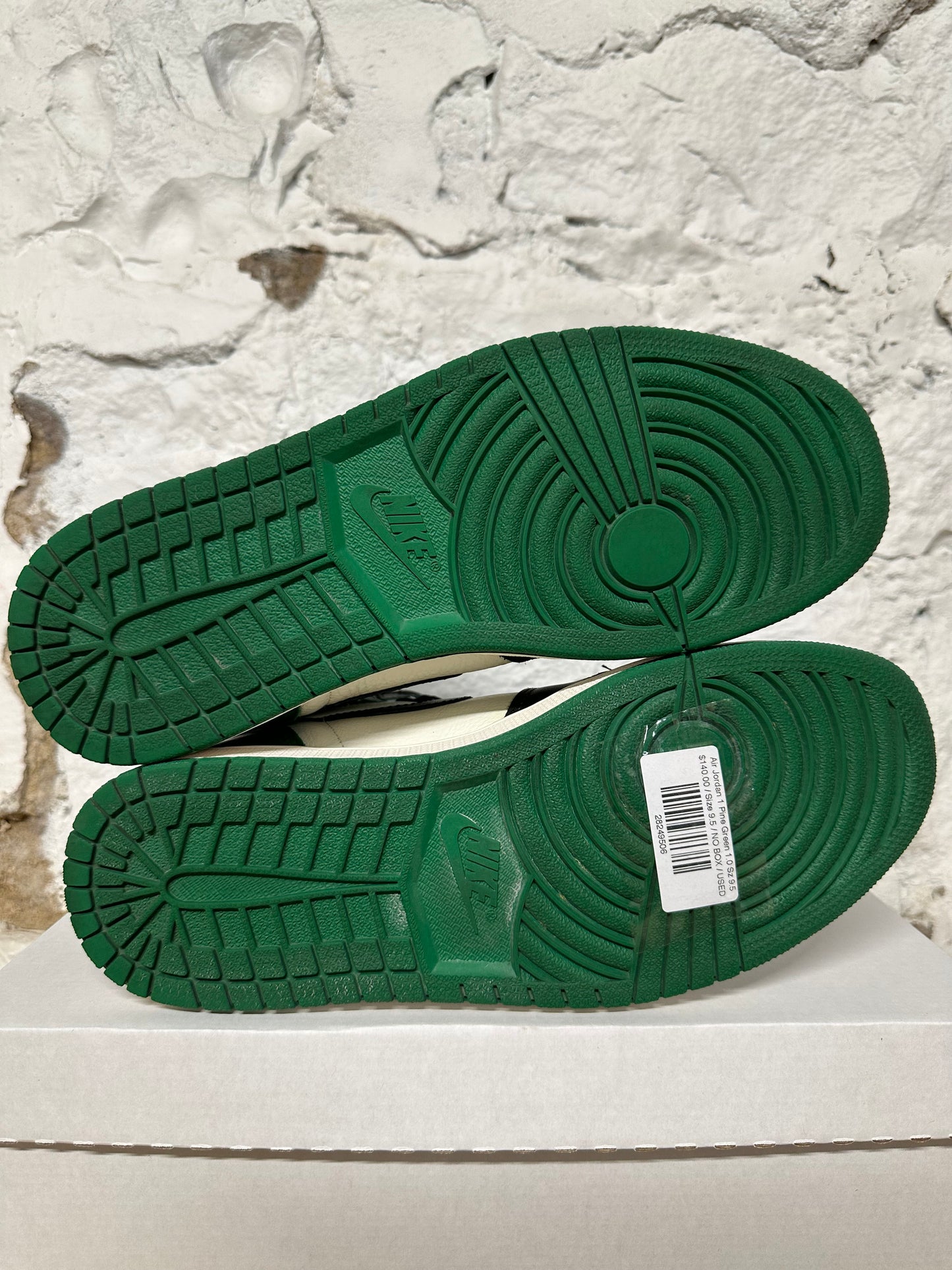 Air Jordan 1 Pine Green 1.0 Sz 9.5