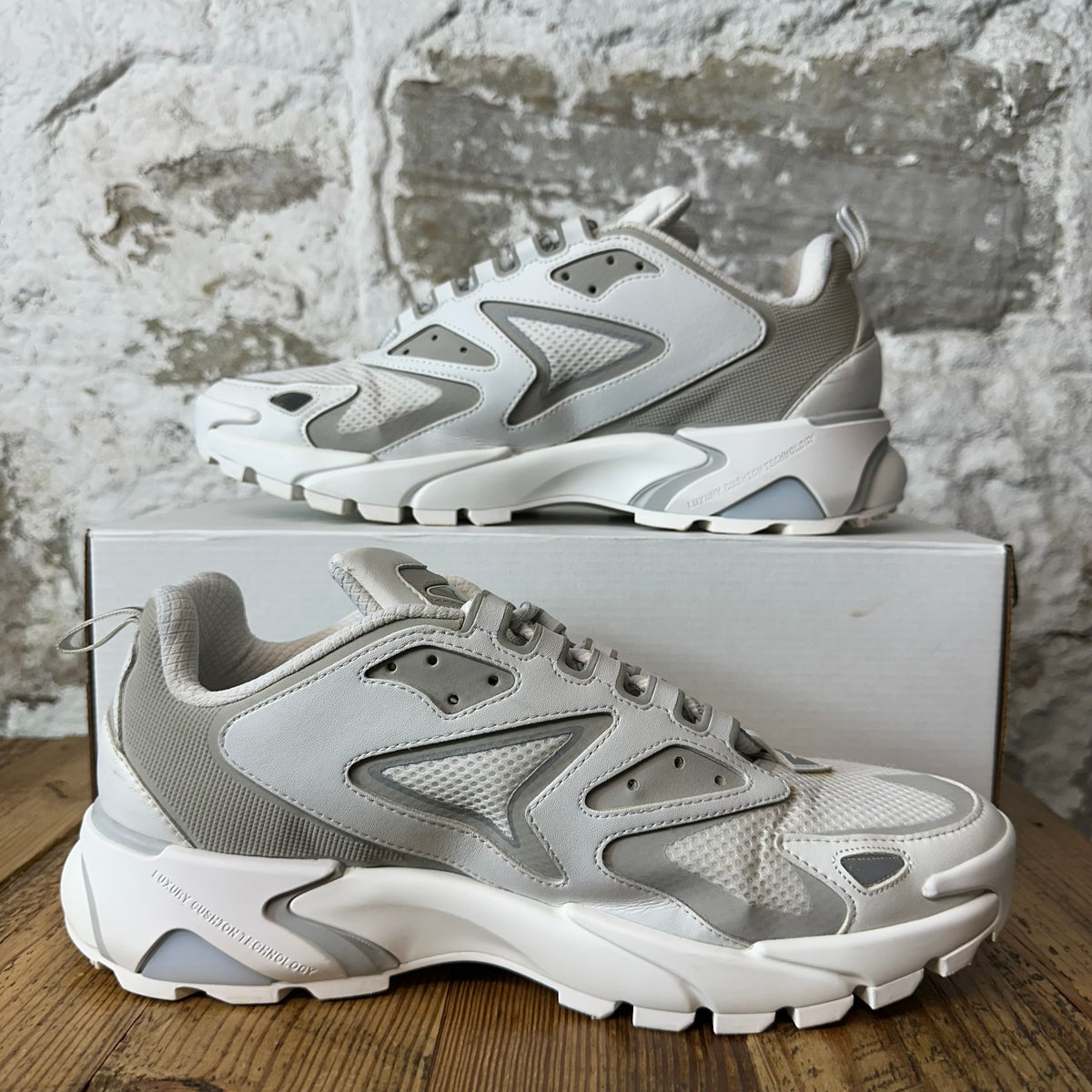 Louis Vuitton White Grey Tatic Runner Sneaker Sz 9 (7.5LV)