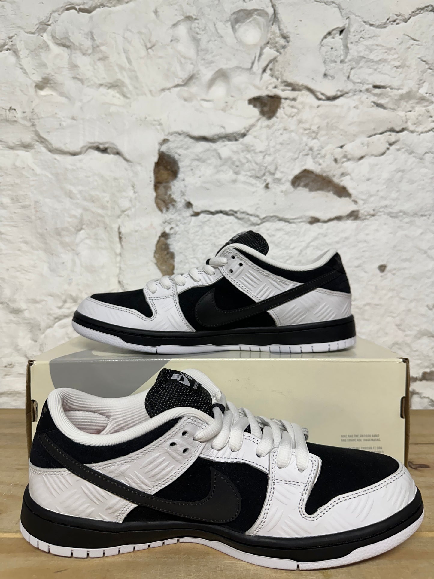 Nike SB Dunk Low Tightbooth Sz 9.5 DS